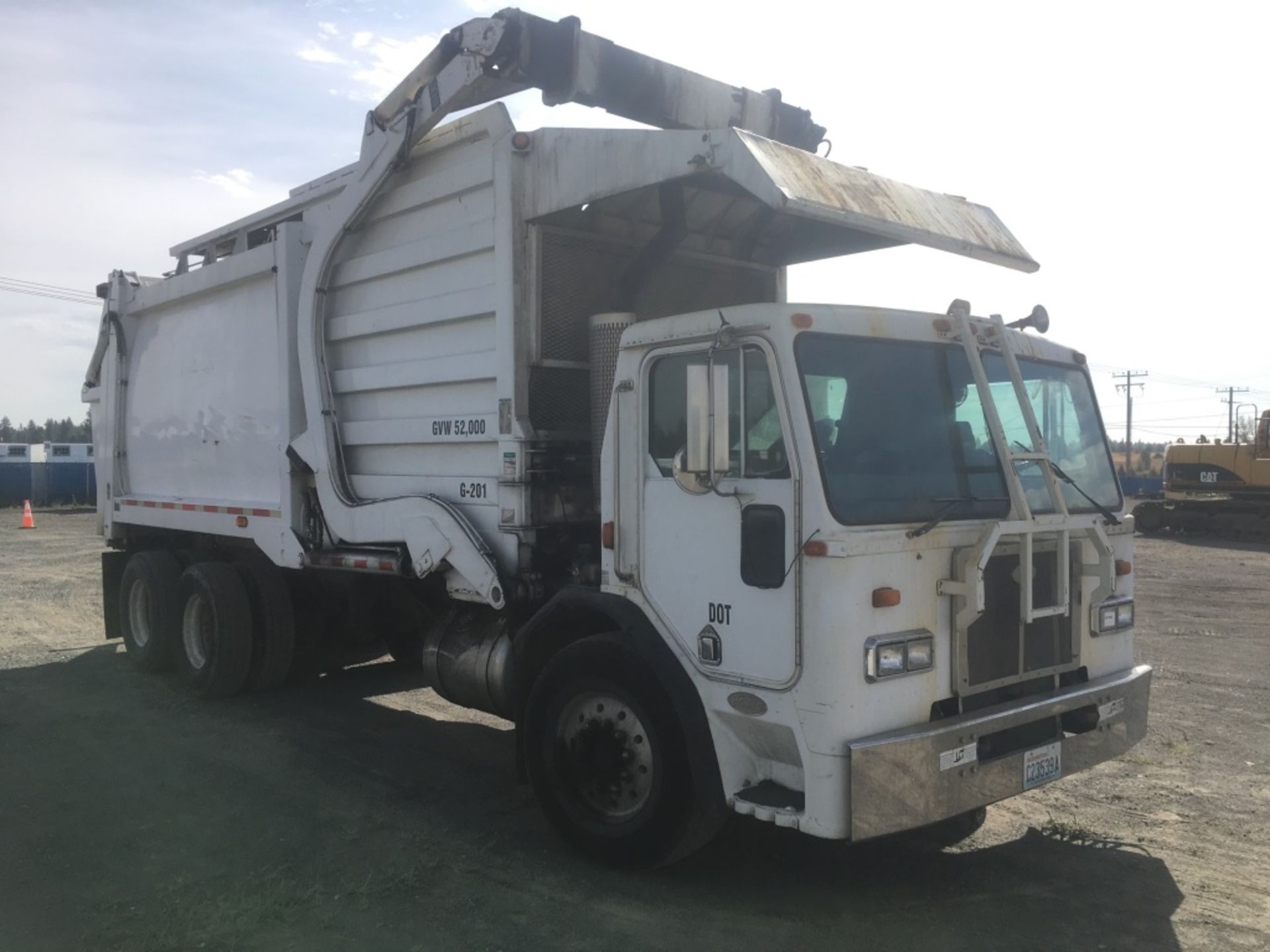 1995 Peterbilt 320 T/A Garbage Truck - Image 5 of 30