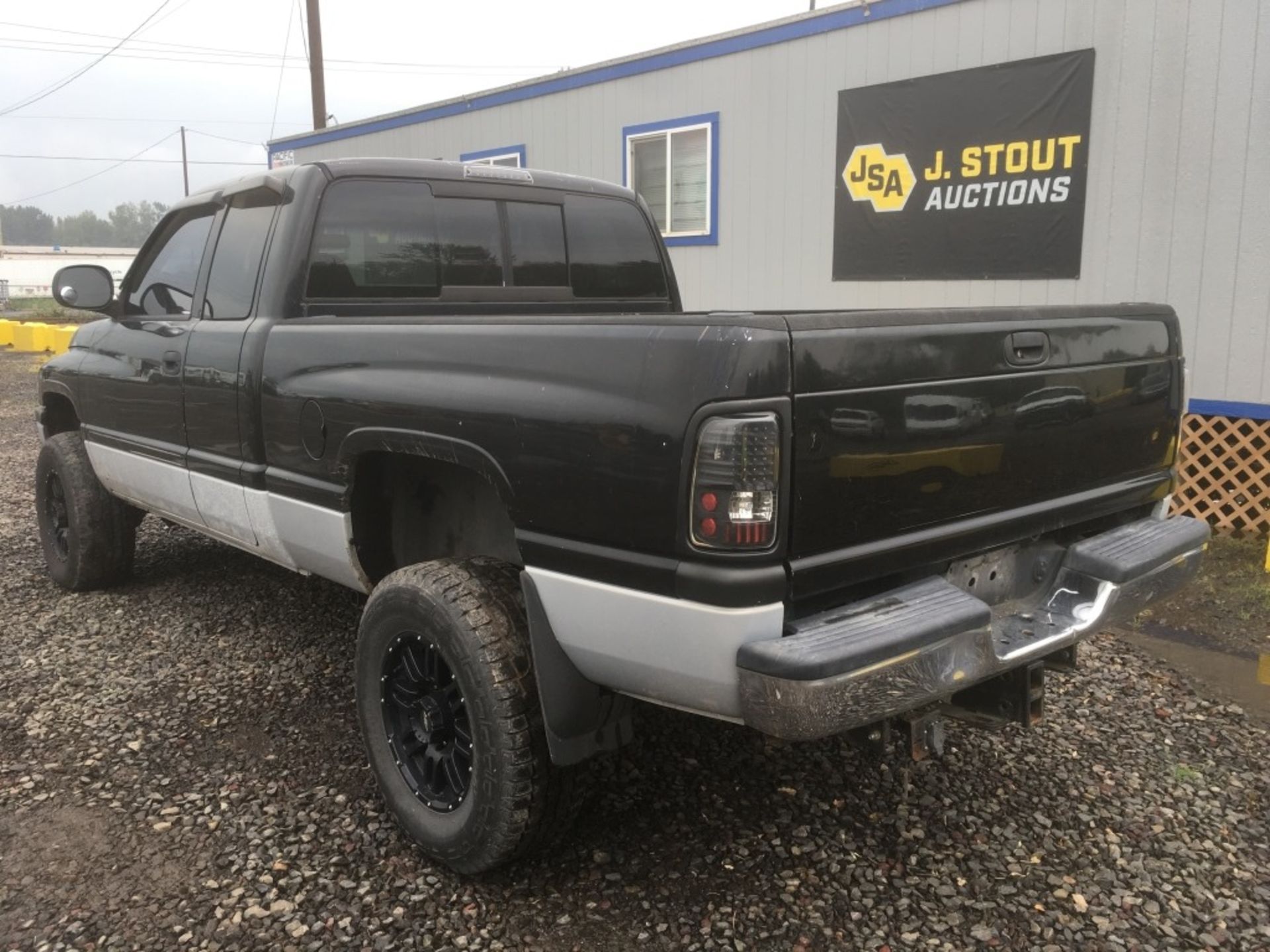 1999 Dodge Ram 4x4 Extra Cab Pickup - Image 4 of 28