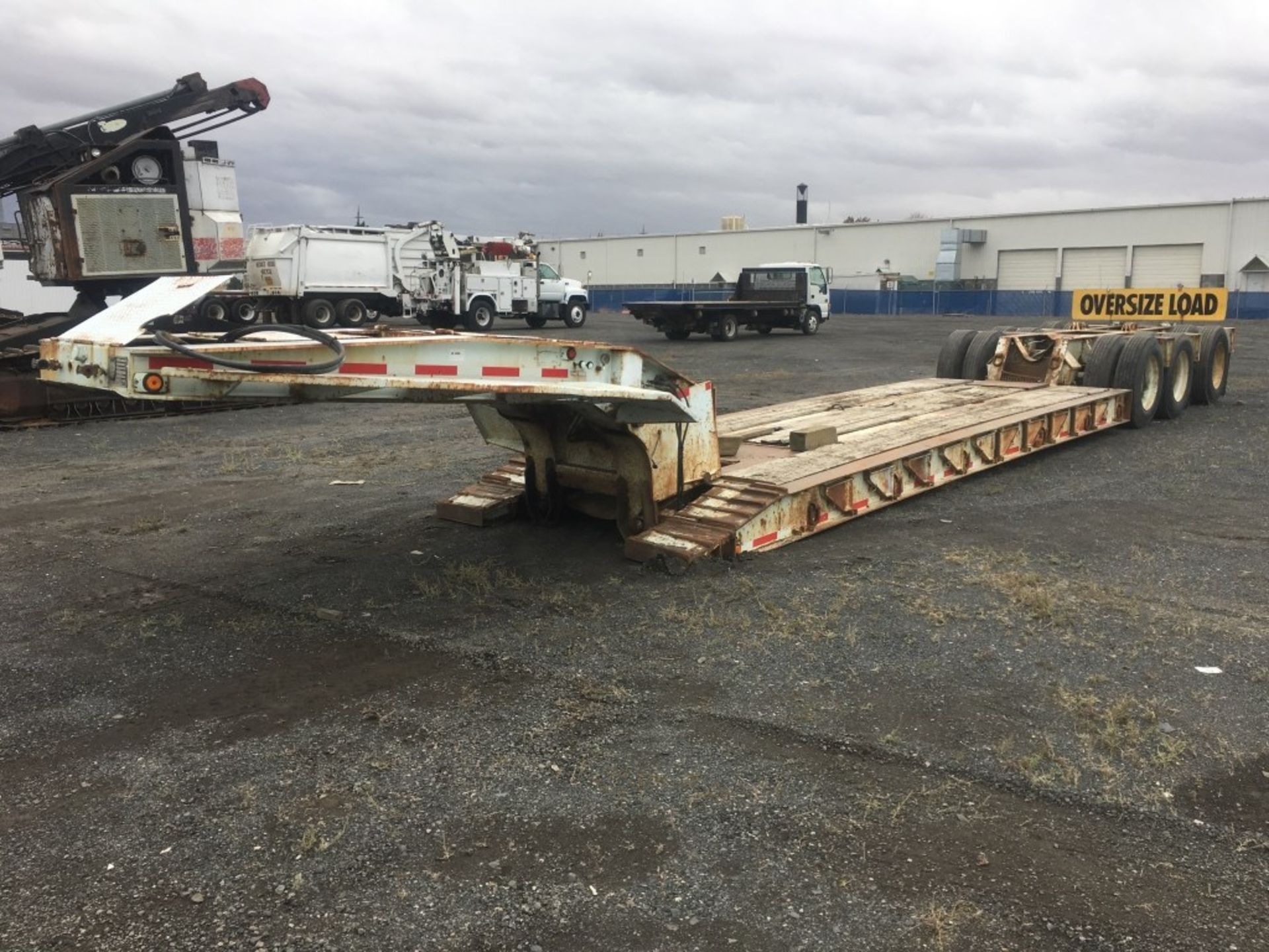 1983 Trail King 1552-4400 Tri-Axle Lowboy Trailer