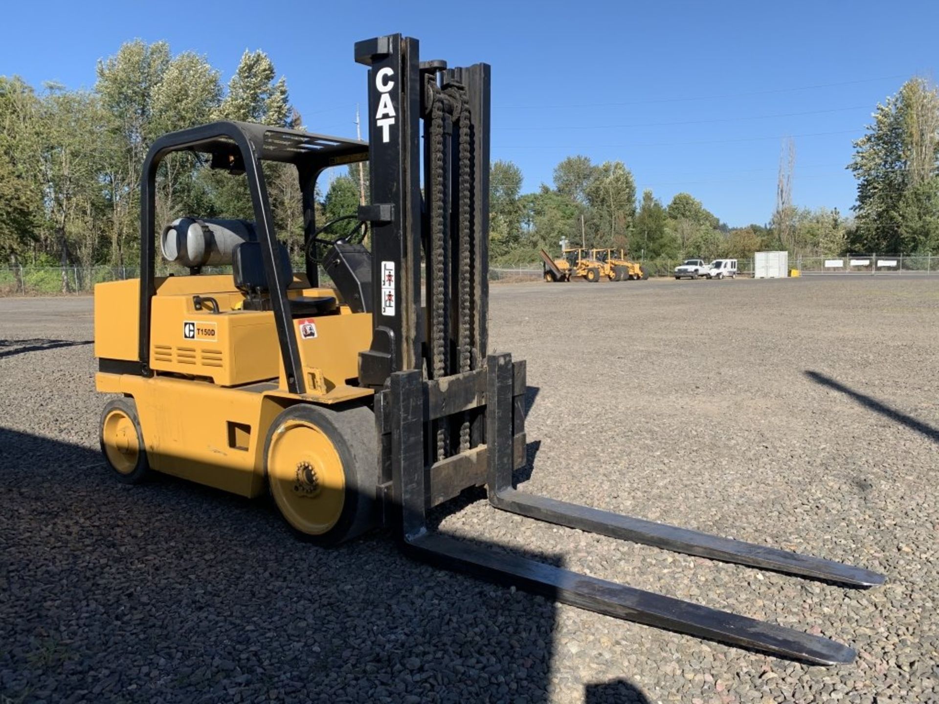 Caterpillar T150D Forklift - Image 2 of 15