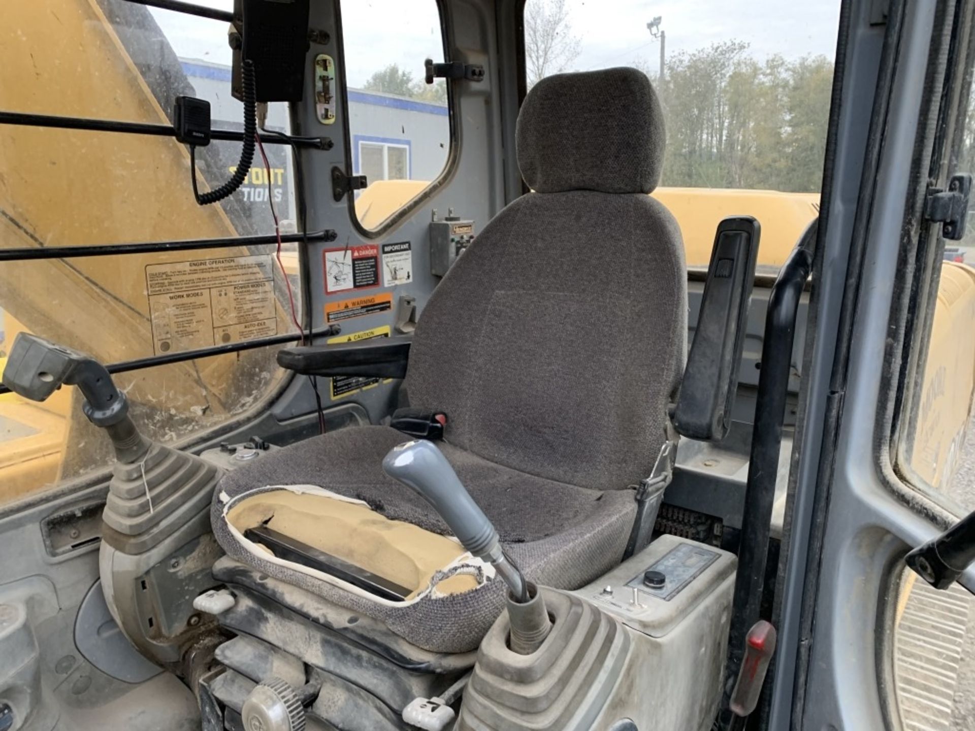 2001 John Deere 200LC Hydraulic Excavator - Image 27 of 34