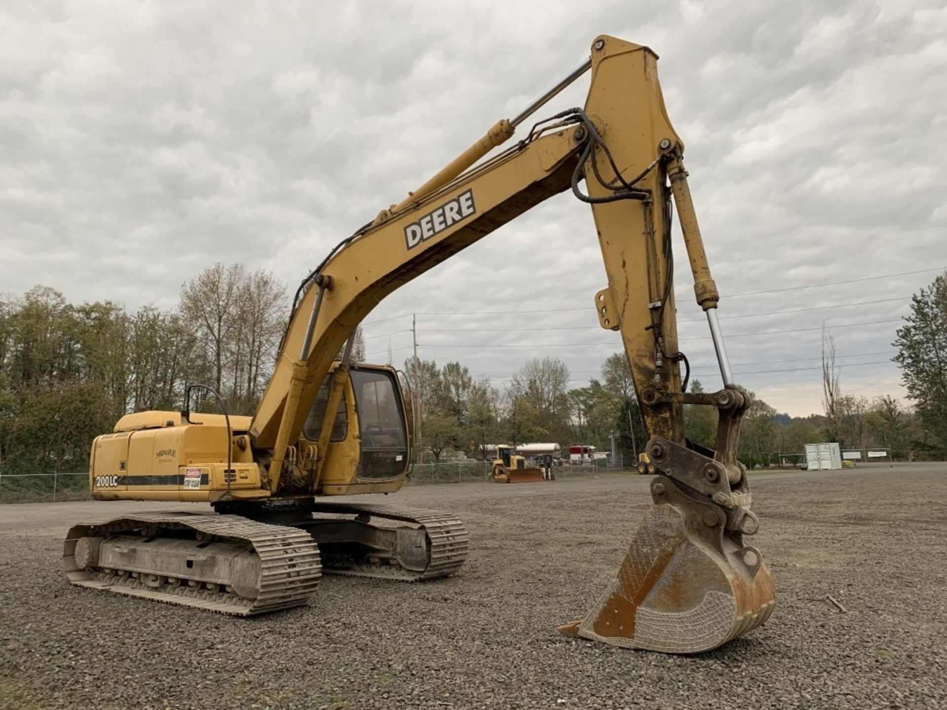 2001 John Deere 200LC Hydraulic Excavator - Image 2 of 34