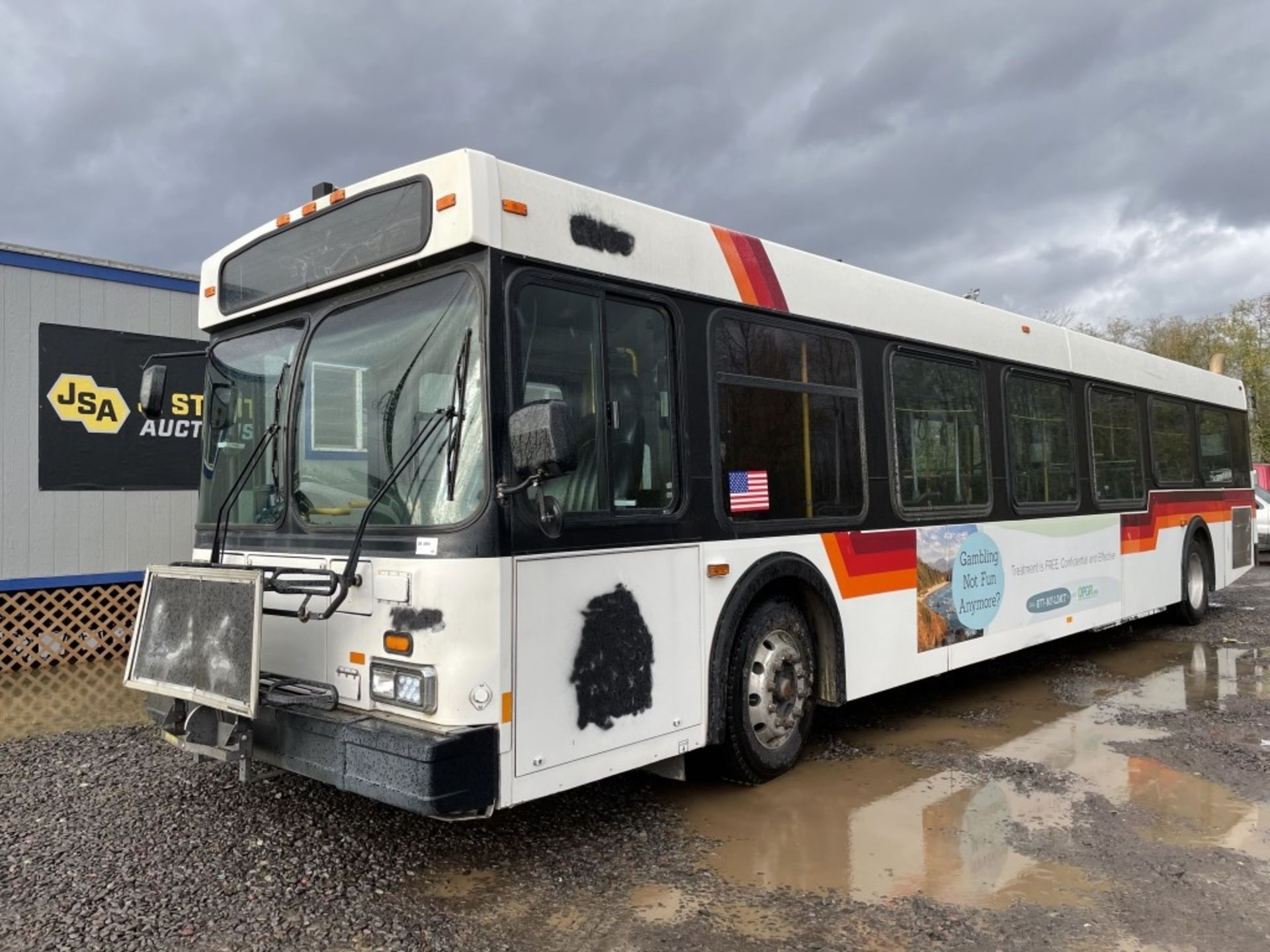 2000 New Flyer D40LF Transit Bus