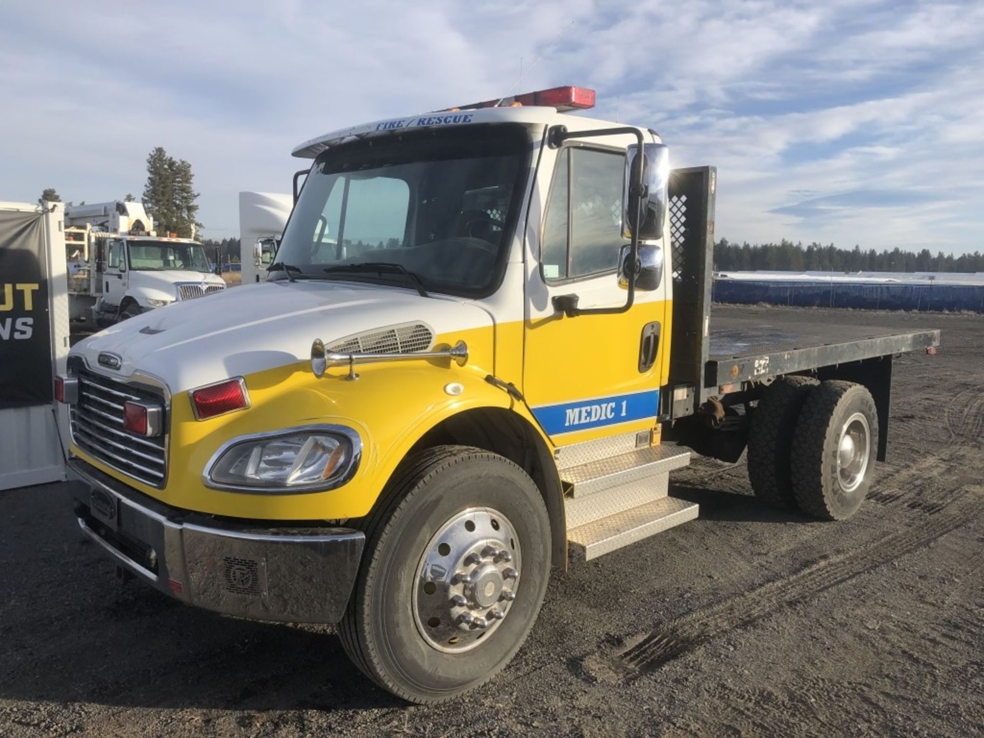 2004 Freightliner M2106 S/A Flatbed Truck - Image 2 of 25