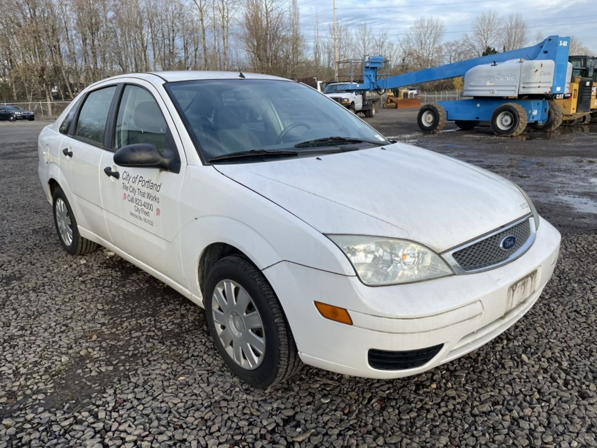 2005 Ford Focus ZX4 Sedan - Image 2 of 16