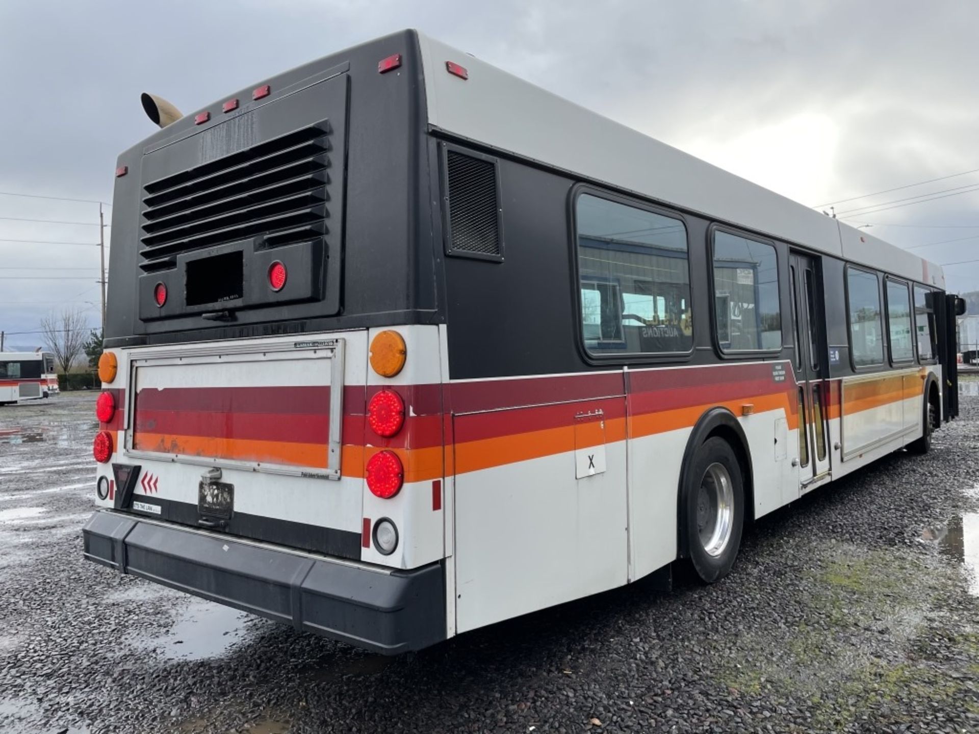 2000 New Flyer D40LF Transit Bus - Image 3 of 24