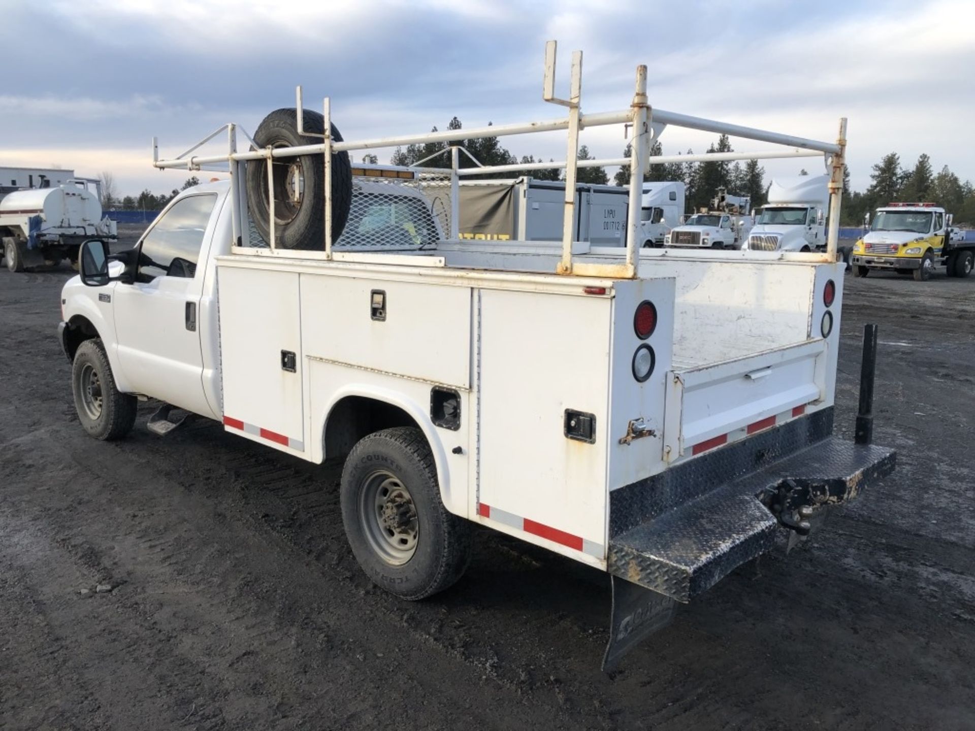 2000 Ford F-350 4x4 Utility Truck - Image 4 of 17