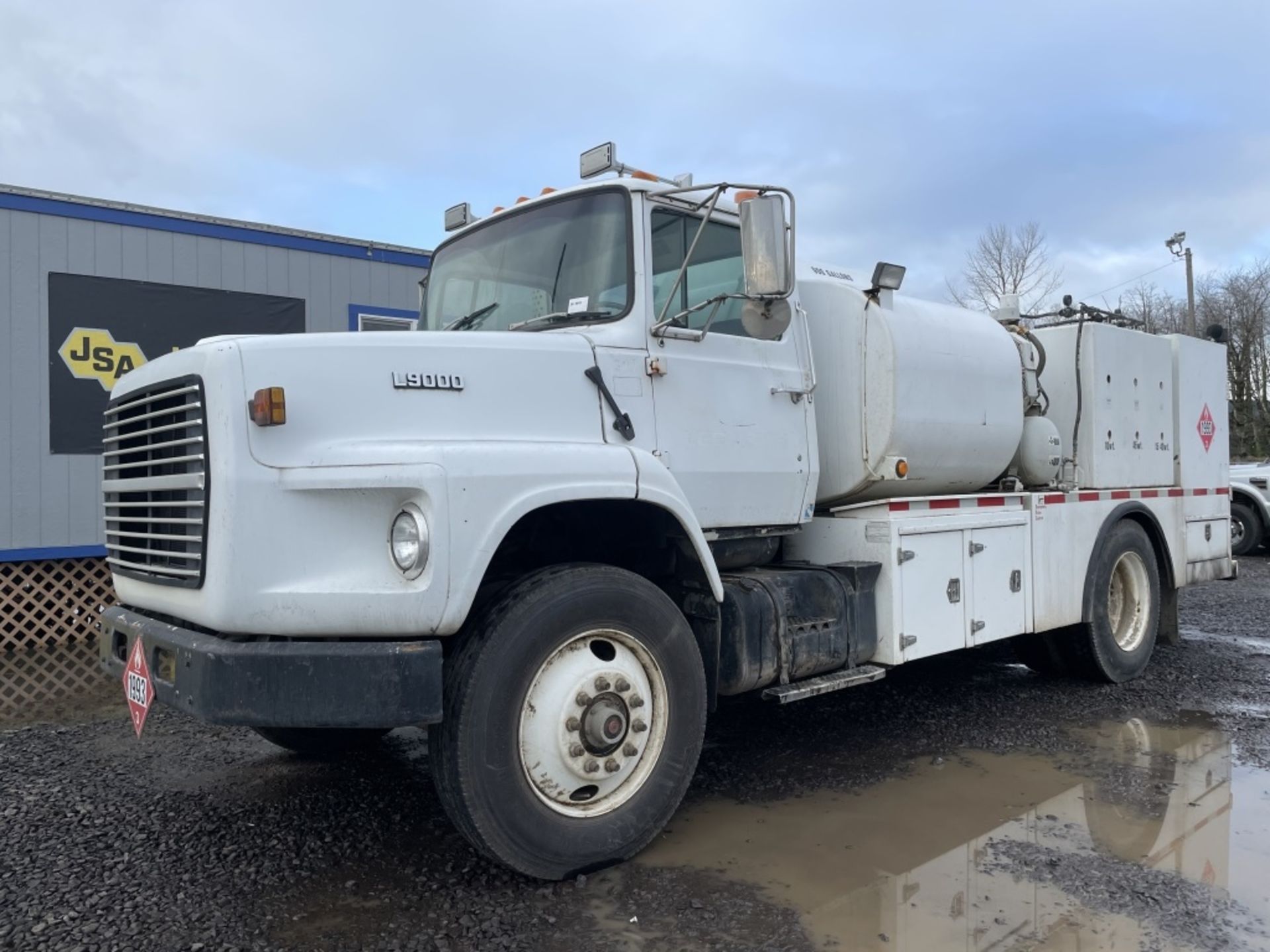 1990 Ford L9000 Fuel & Lube Truck