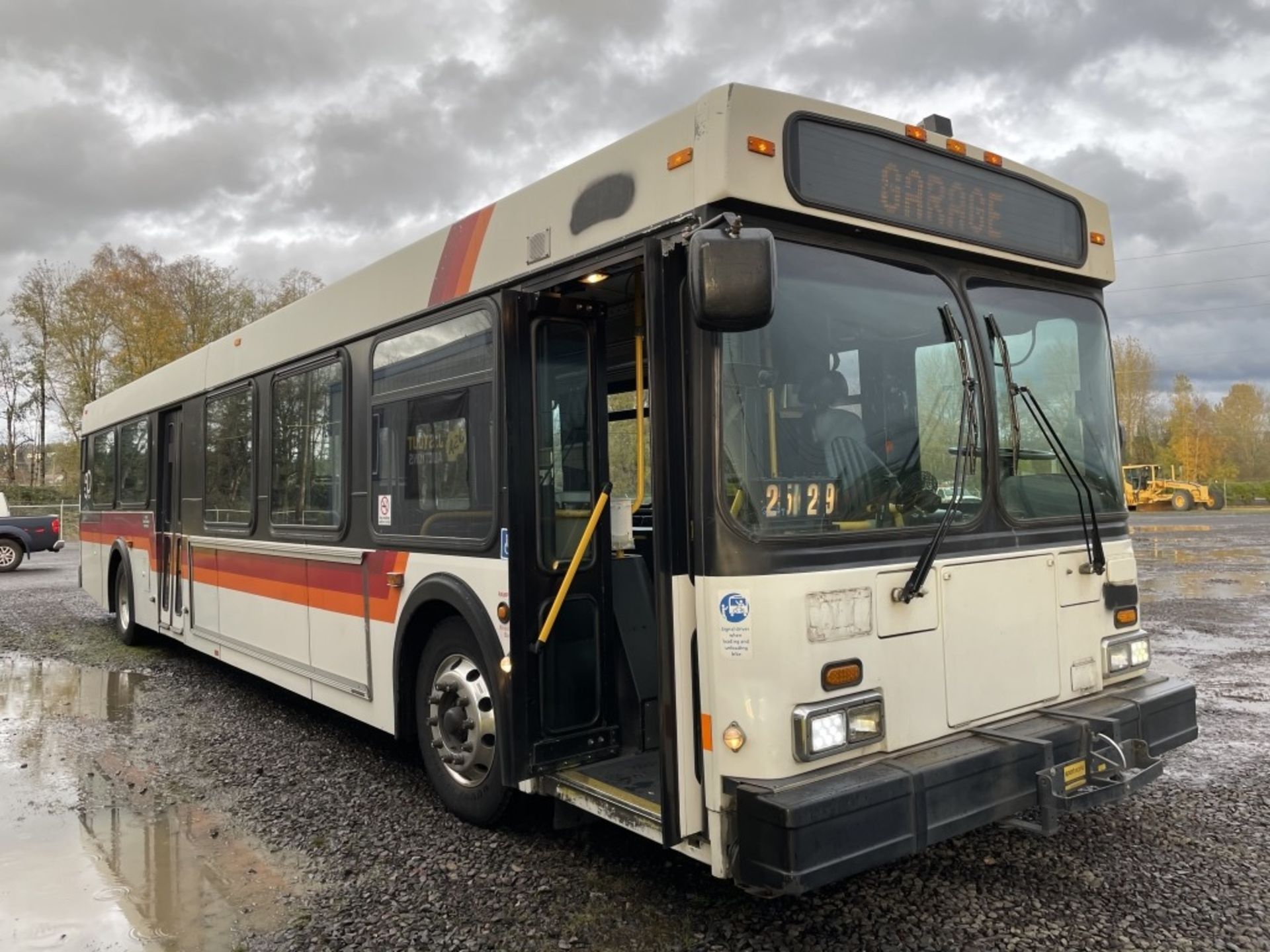 2000 New Flyer D40LF Transit Bus - Image 2 of 23