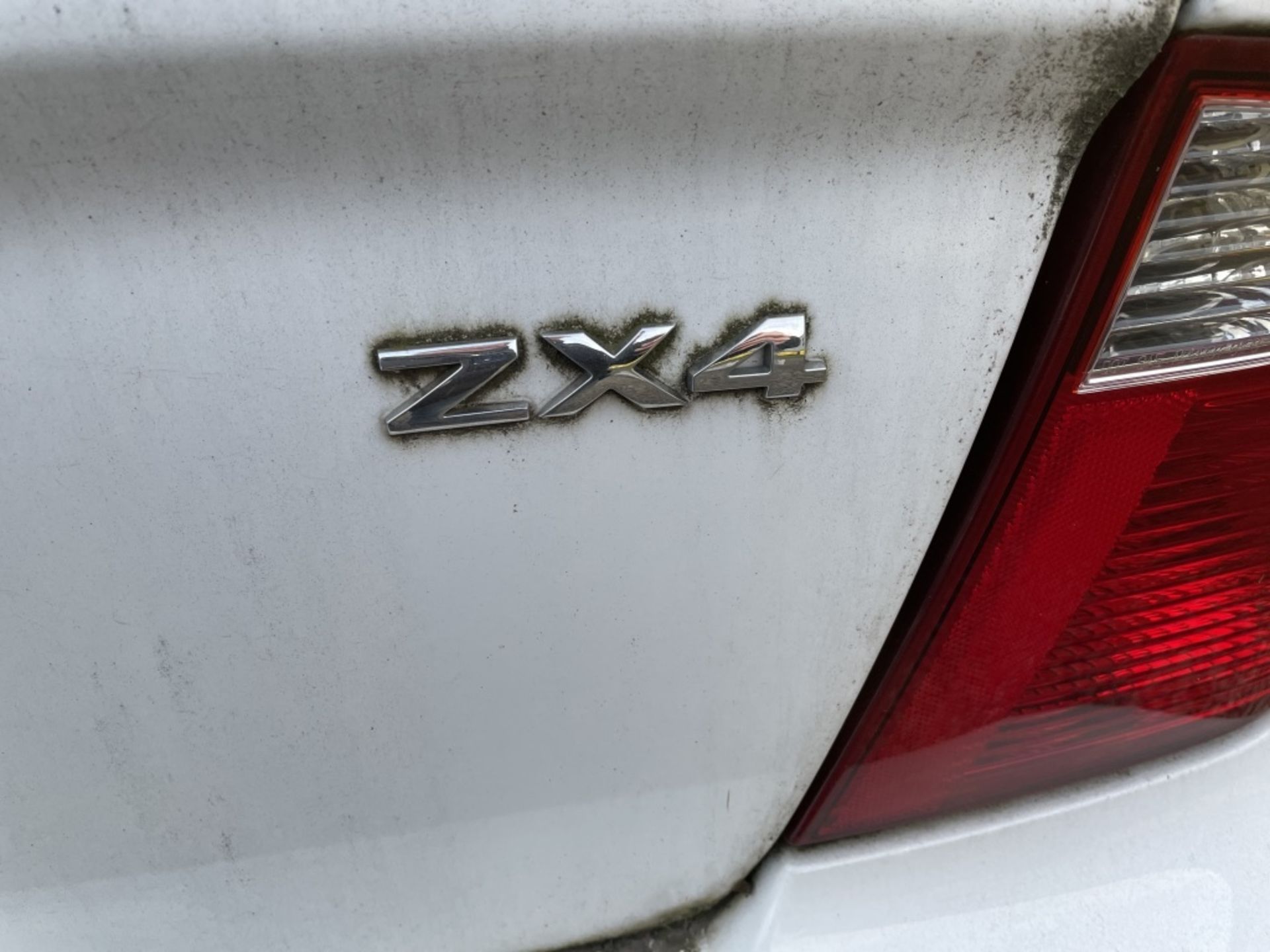 2005 Ford Focus ZX4 Sedan - Image 5 of 16