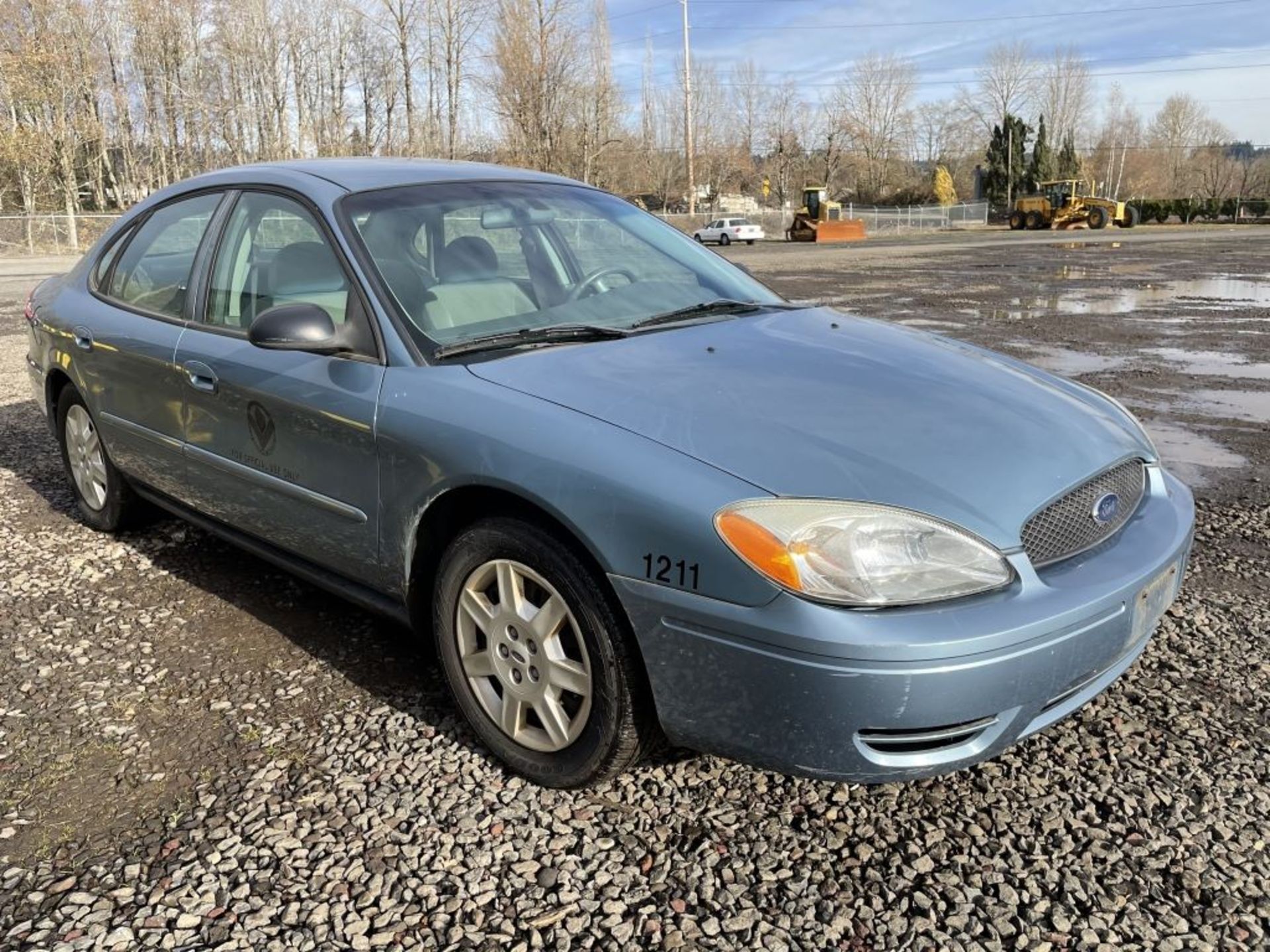 2006 Ford Taurus Sedan - Image 2 of 16