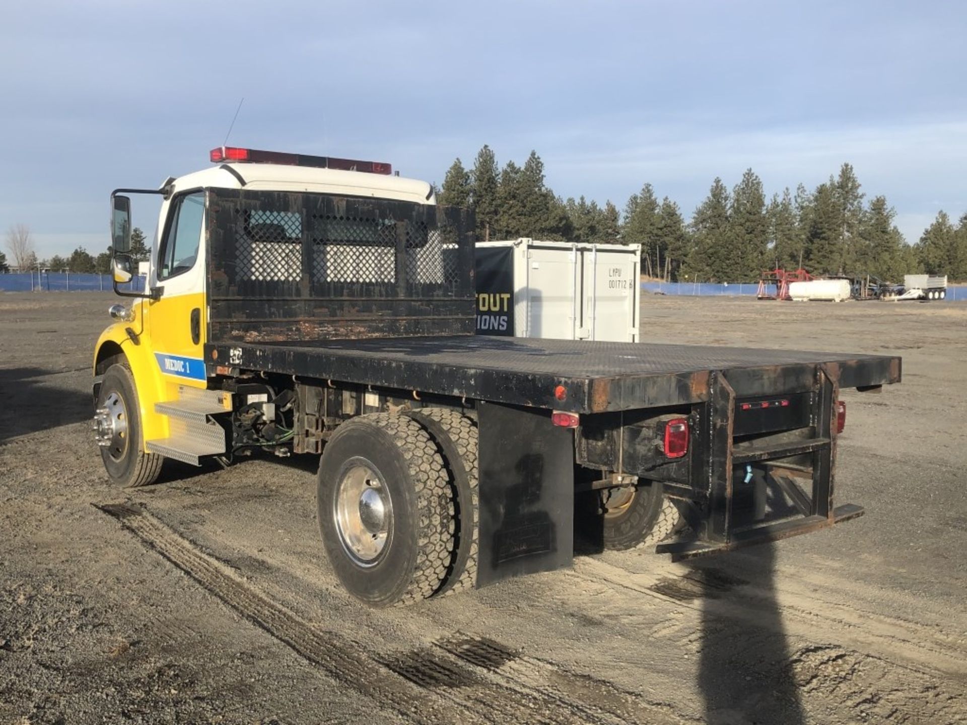 2004 Freightliner M2106 S/A Flatbed Truck - Image 5 of 25