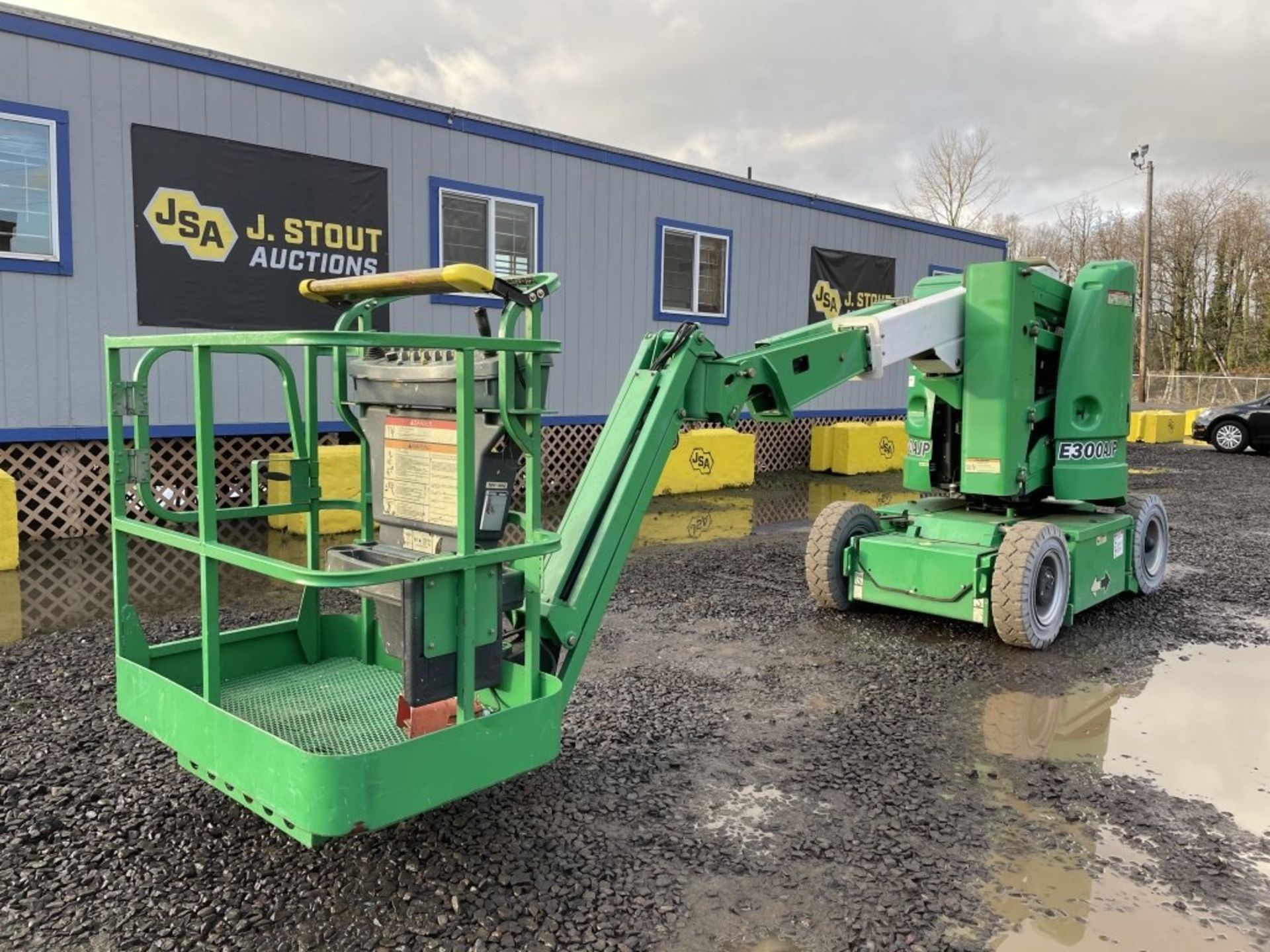 2011 JLG E300AJP Articulating Boom Lift