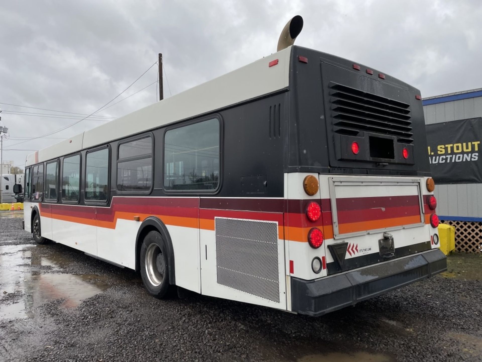 2000 New Flyer D40LF Transit Bus - Image 5 of 25