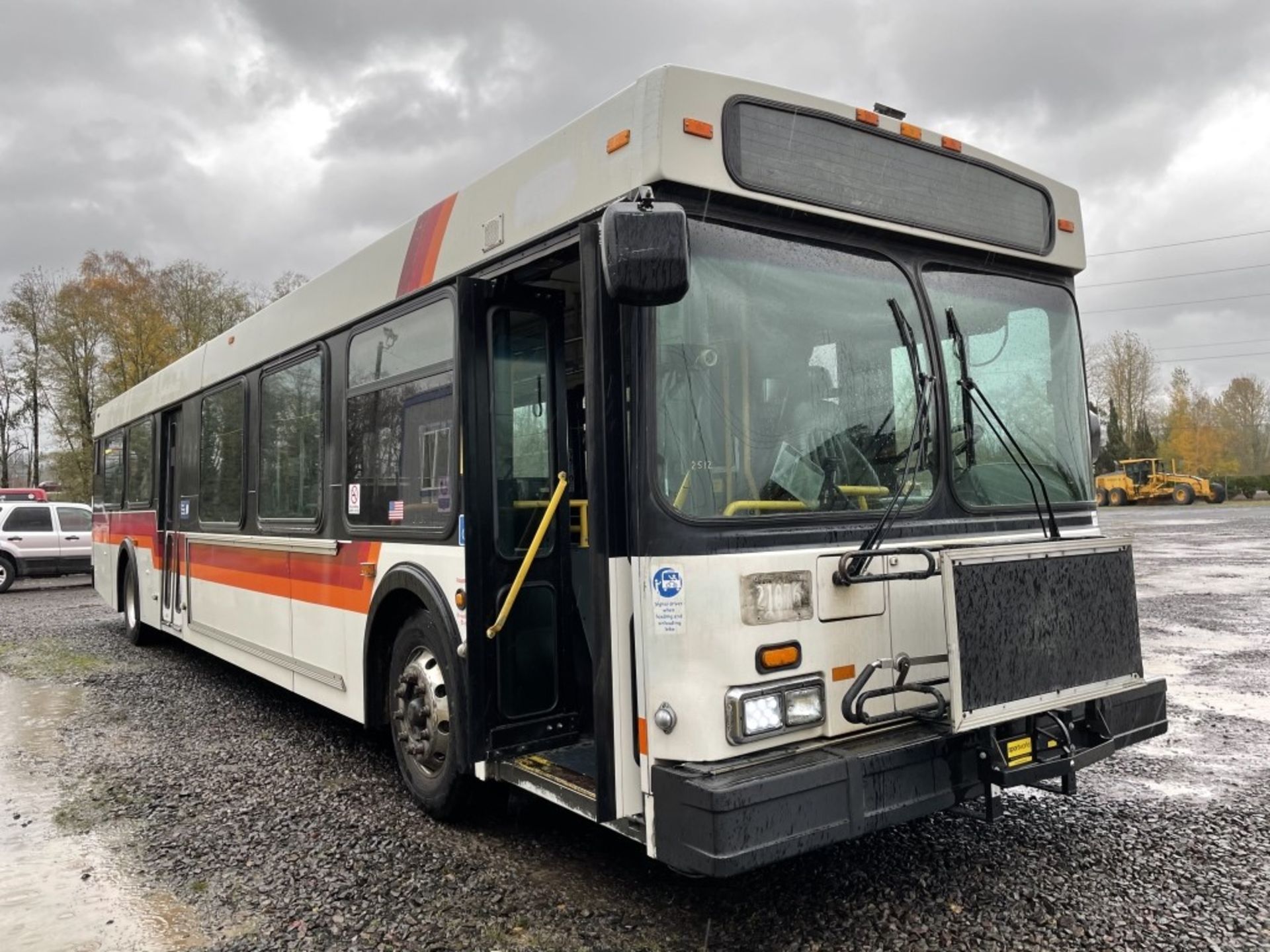 2000 New Flyer D40LF Transit Bus - Image 2 of 24
