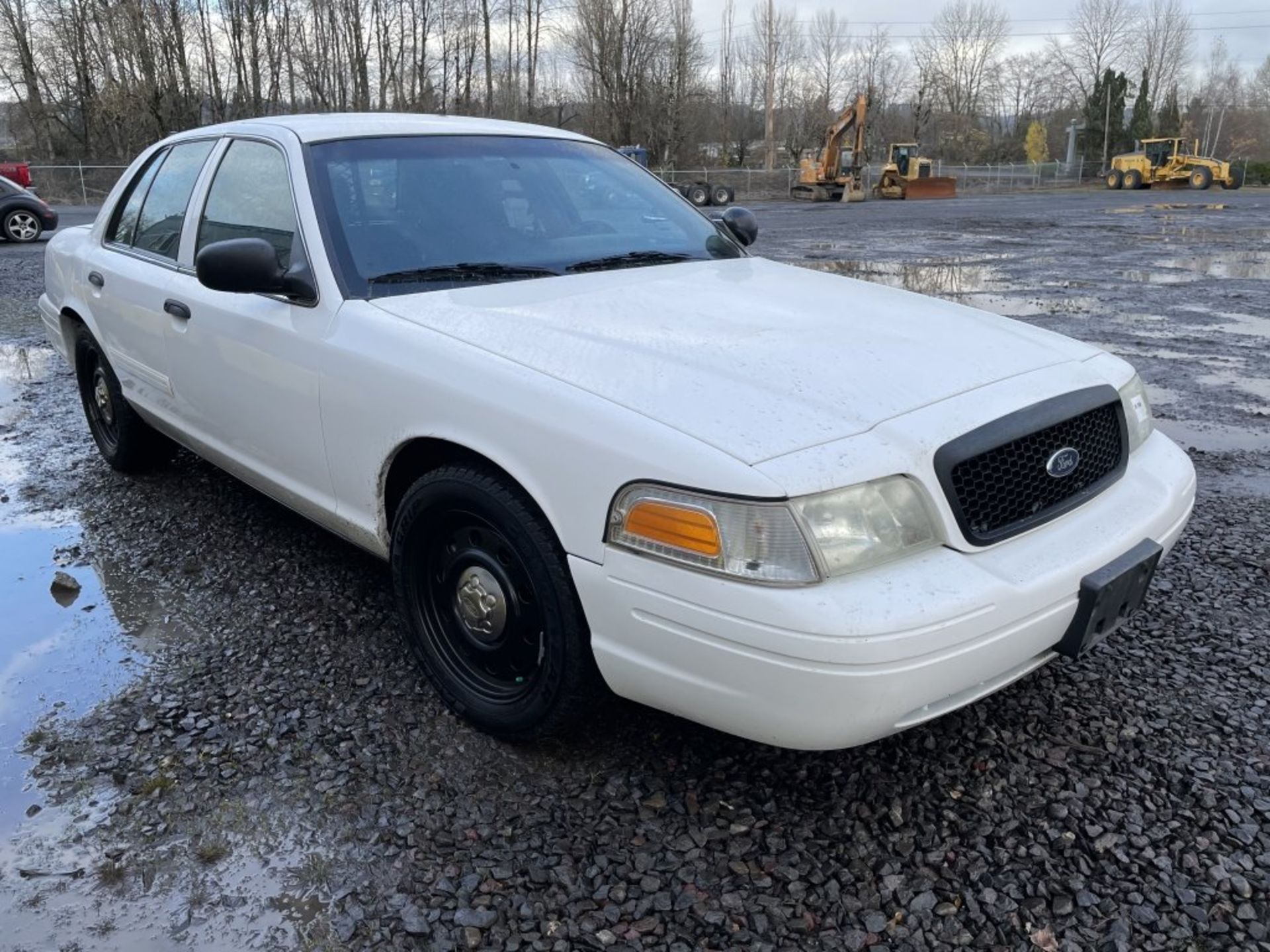 2011 Ford Crown Victoria Sedan - Image 2 of 17