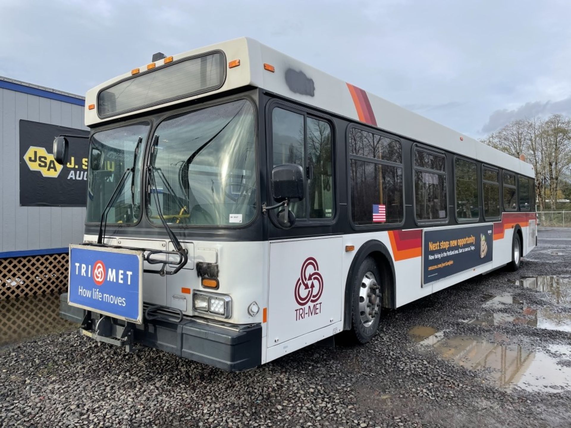 2000 New Flyer D40LF Transit Bus