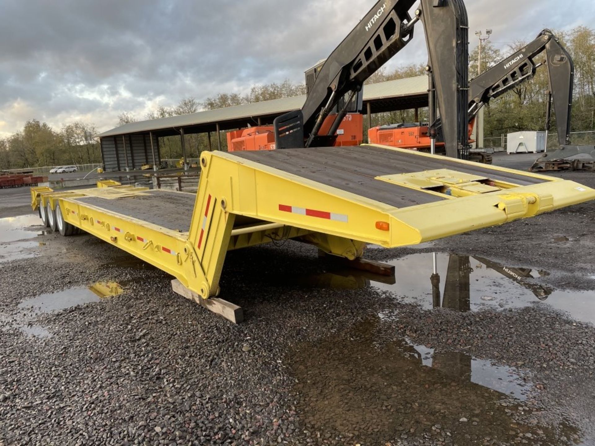 1985 Trail-Eze FG4048M3 Tri-Axle Lowboy Trailer - Image 2 of 14