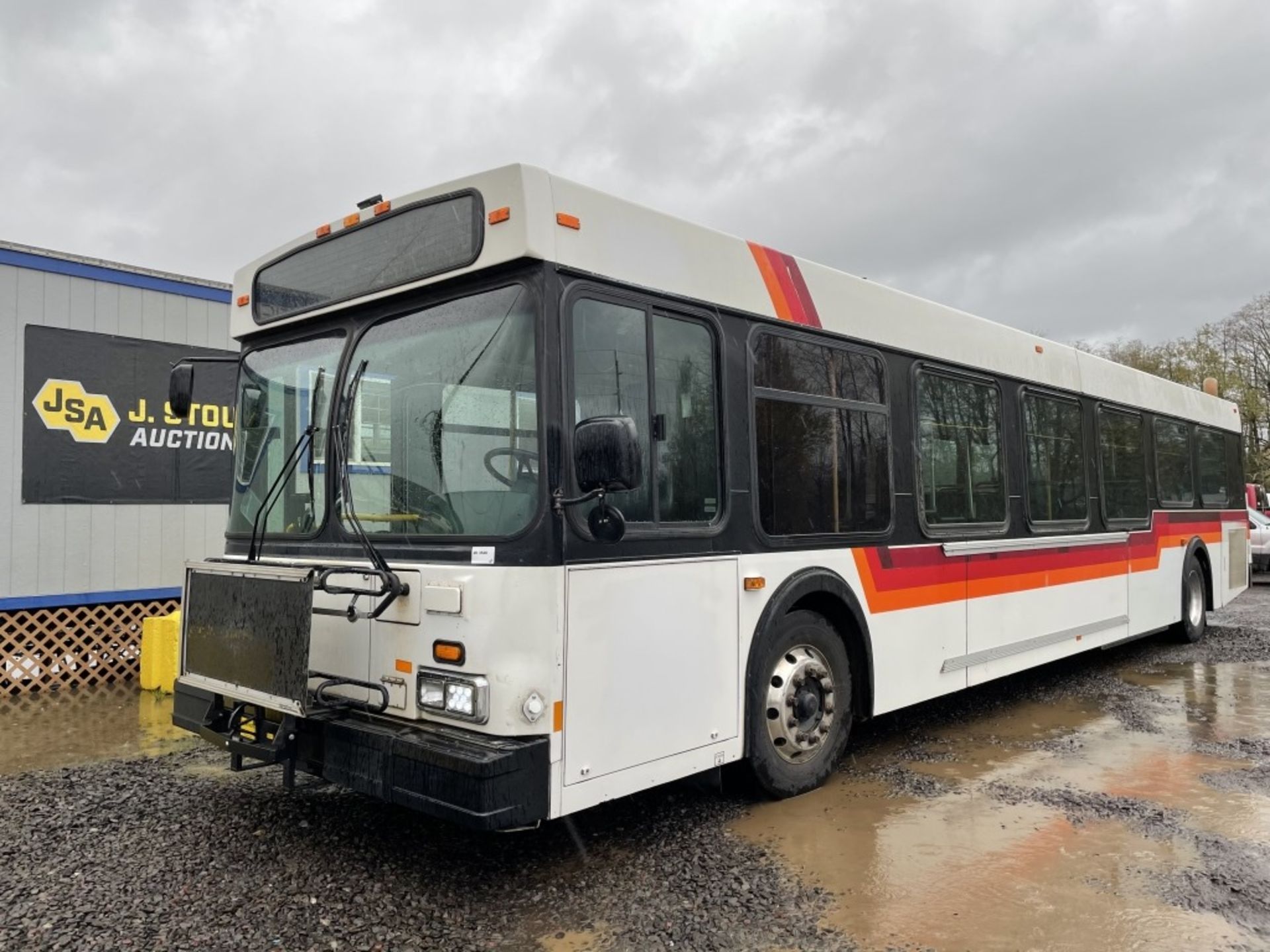 2000 New Flyer D40LF Transit Bus