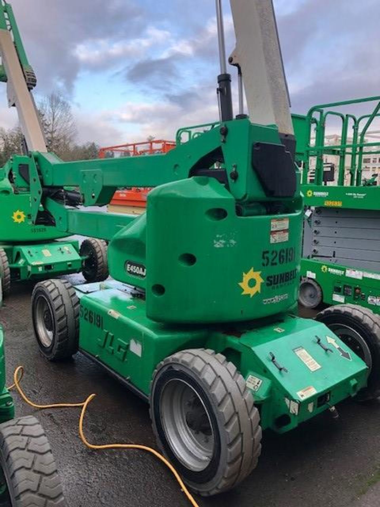 2013 JLG E450AJ Articulating Boom Lift