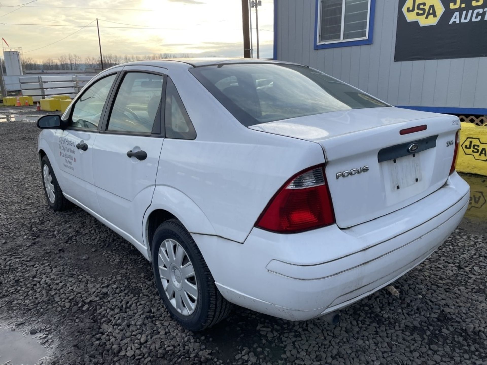 2005 Ford Focus ZX4 Sedan - Image 4 of 16