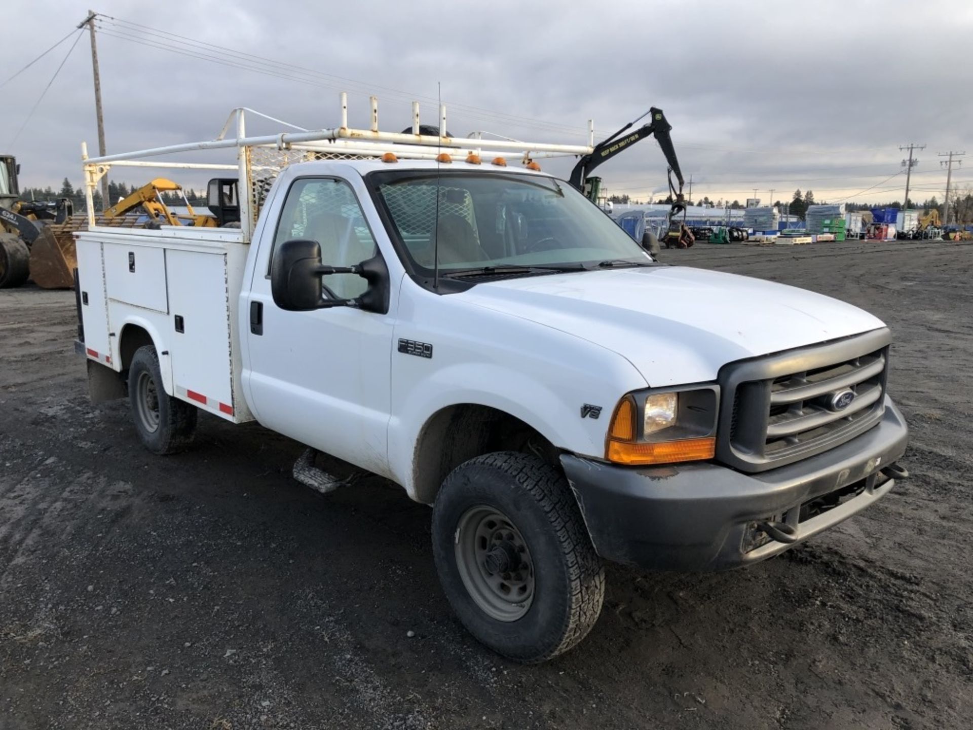 2000 Ford F-350 4x4 Utility Truck - Image 2 of 17