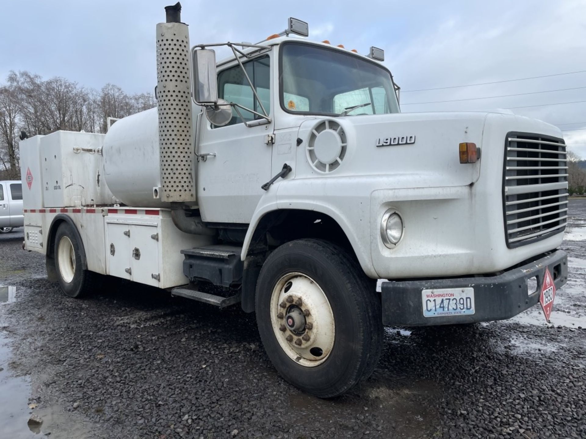 1990 Ford L9000 Fuel & Lube Truck - Image 2 of 27