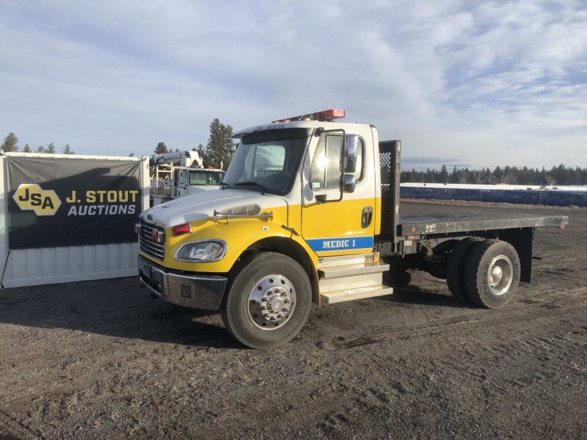 2004 Freightliner M2106 S/A Flatbed Truck