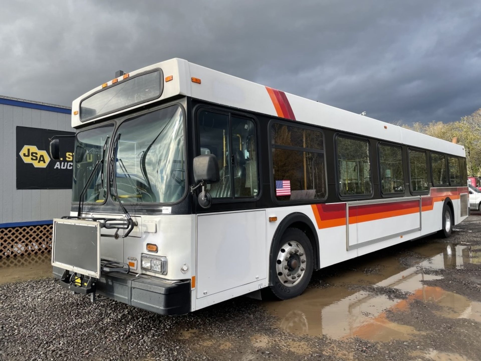 2000 New Flyer D40LF Transit Bus