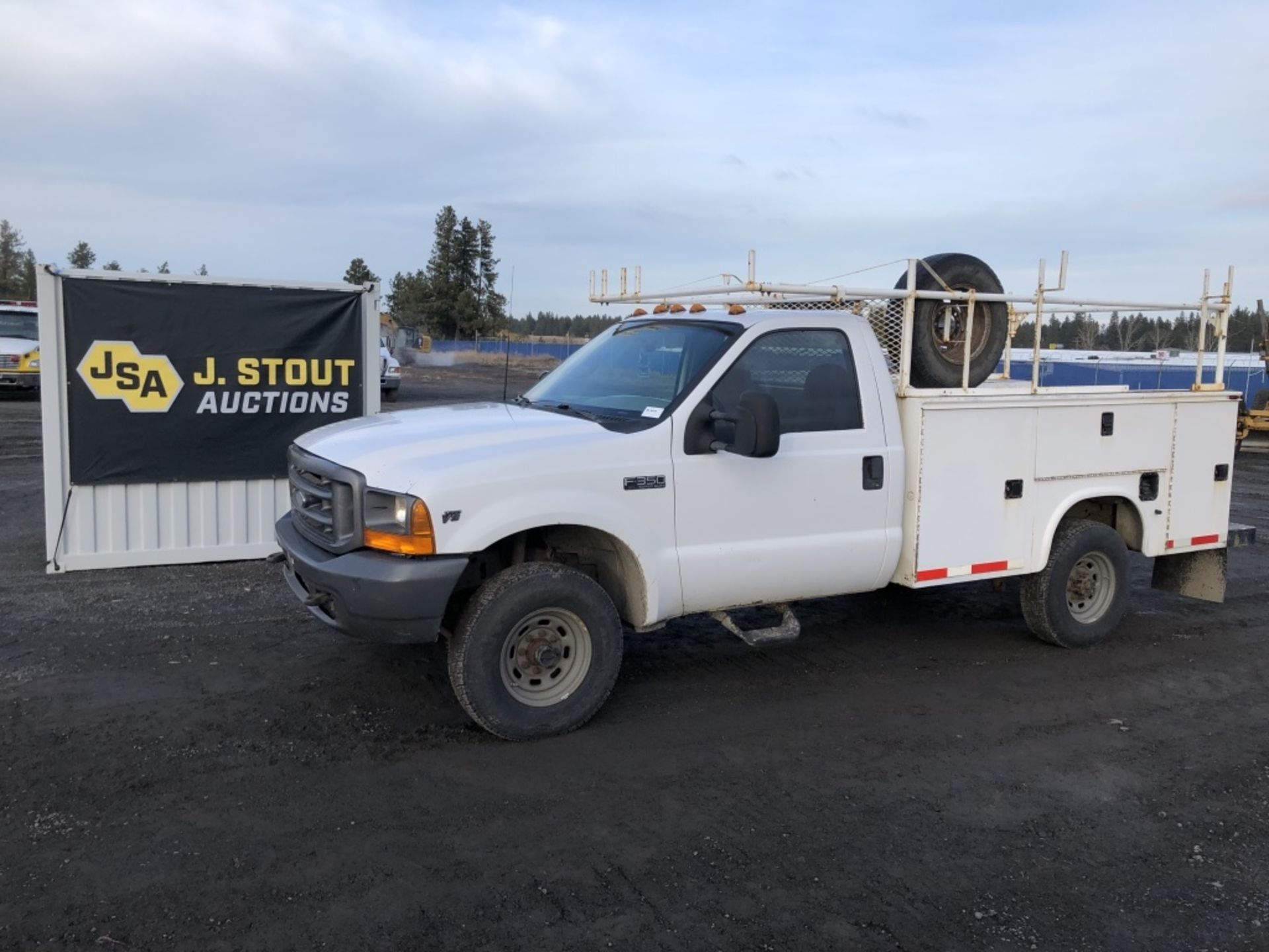 2000 Ford F-350 4x4 Utility Truck