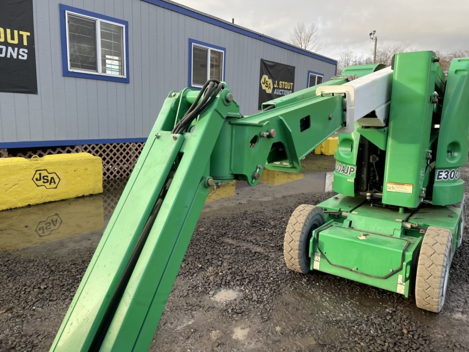 2011 JLG E300AJP Articulating Boom Lift - Image 8 of 21