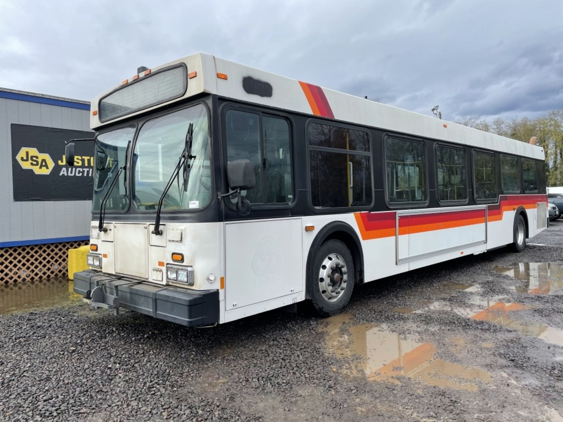 2000 New Flyer D40LF Transit Bus