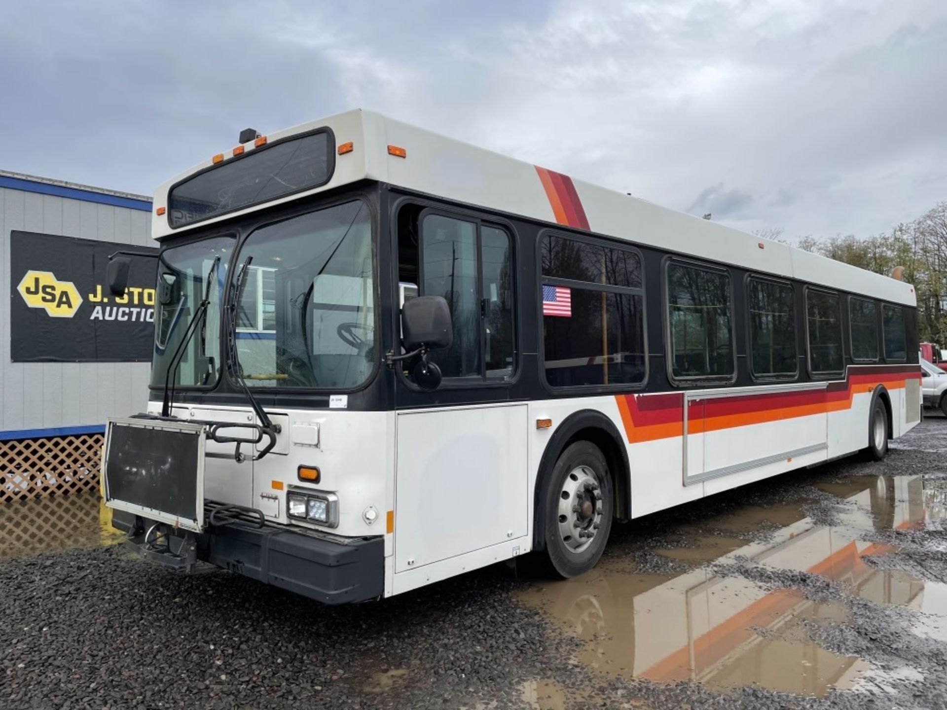 2000 New Flyer D40LF Transit Bus