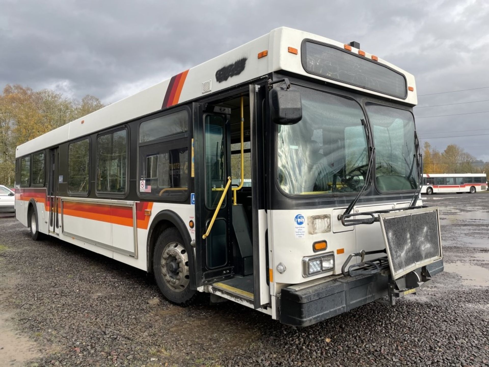 2000 New Flyer D40LF Transit Bus - Image 2 of 24