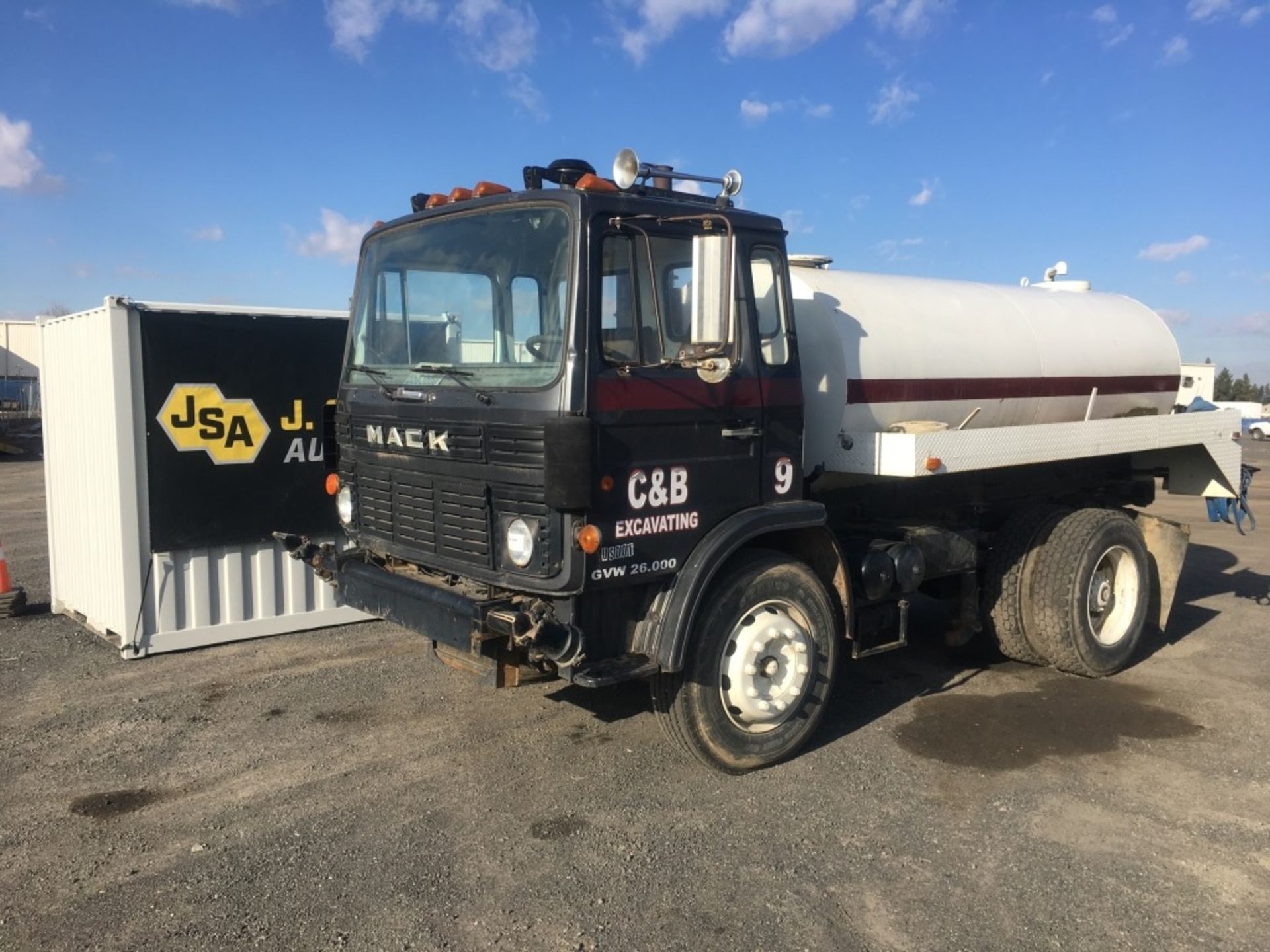 1981 Mack 300 S/A Water Truck