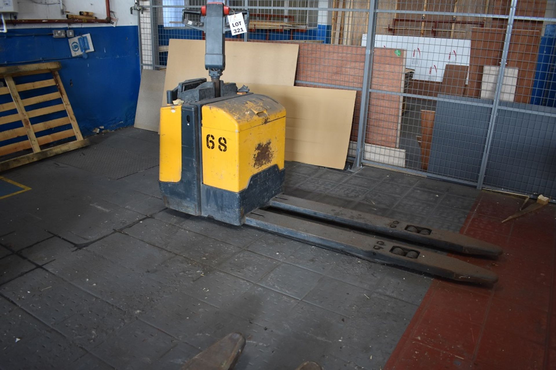 JUNGHEINRIC 2000KG BATTERY RIDE ON PEDESTRIAN PALLET TRUCK (SPARES OR REPAIRS) (LIFT OUT £15.00)