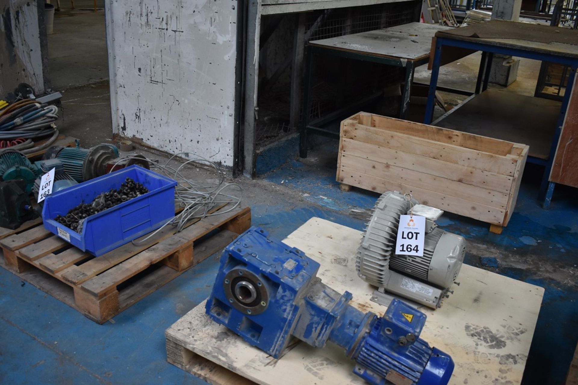 1 X LENZI GEARBOX & MOTOR & 1 X HOHSING RING COMPRESSOR (LIFT OUT £10.00) - Image 2 of 2