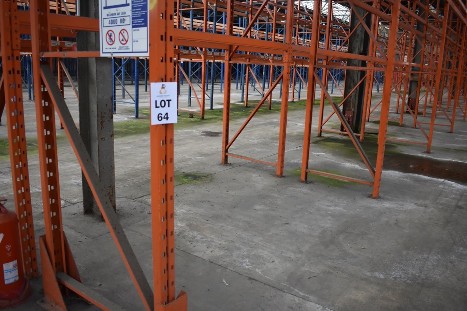 15 X BAYS OF 3 MTR HIGH BOLTLESS PALLET RACKING CONSISTING OF 62 BEAMS 16 X FRAMES