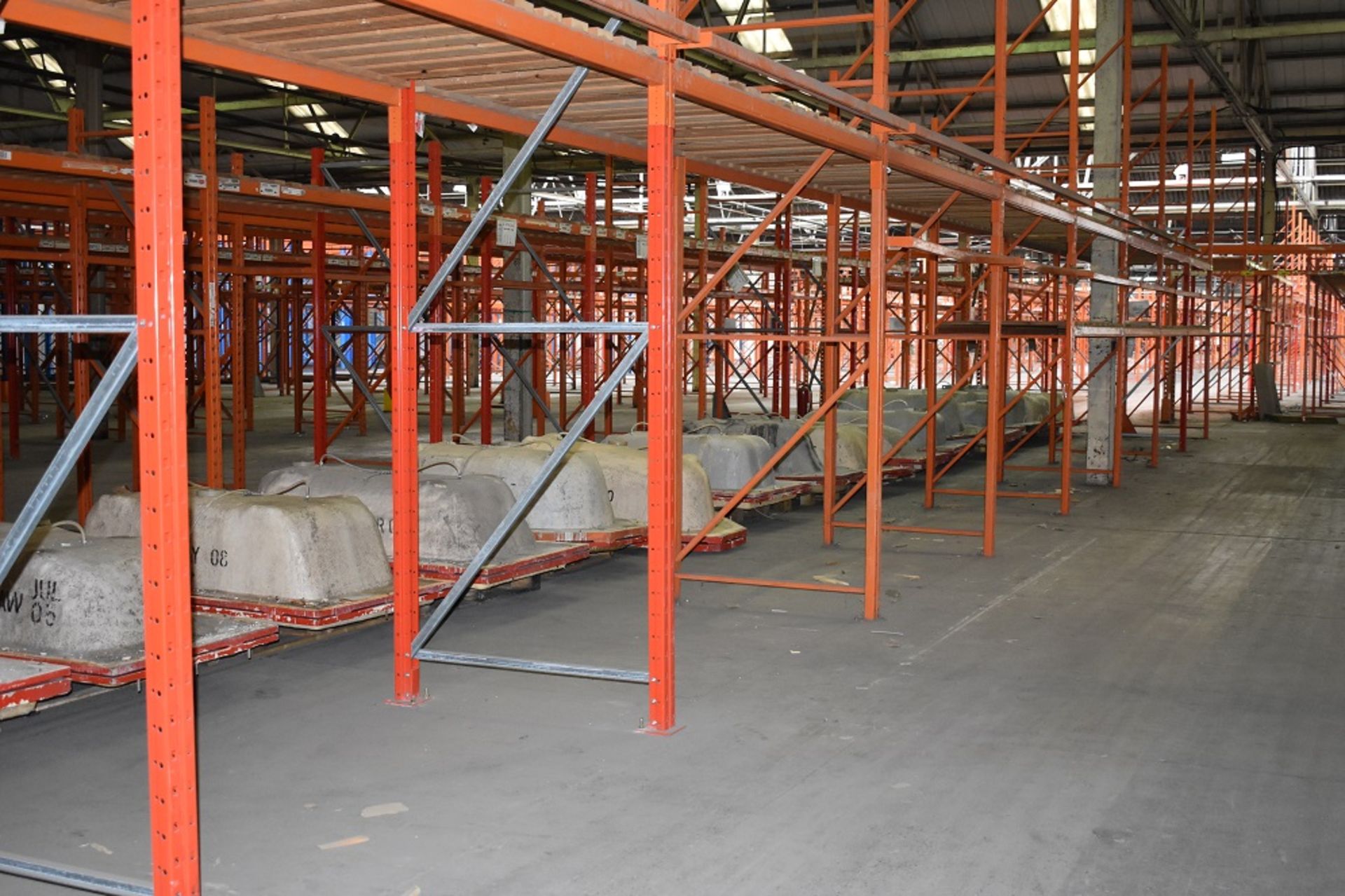 9 X BAYS OF 3 MTR HIGH BOLTLESS PALLET RACKING CONSISTING OF 26 BEAMS 10 X FRAMES - Image 2 of 2