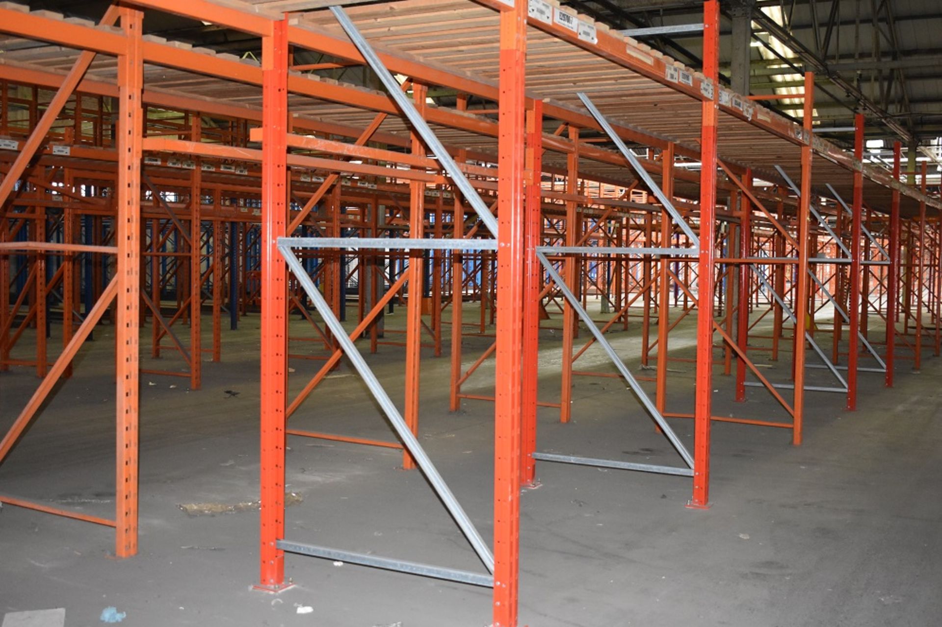 9 X BAYS OF 3 MTR HIGH BOLTLESS PALLET RACKING CONSISTING OF 18 BEAMS 10 X FRAMES - Image 3 of 3