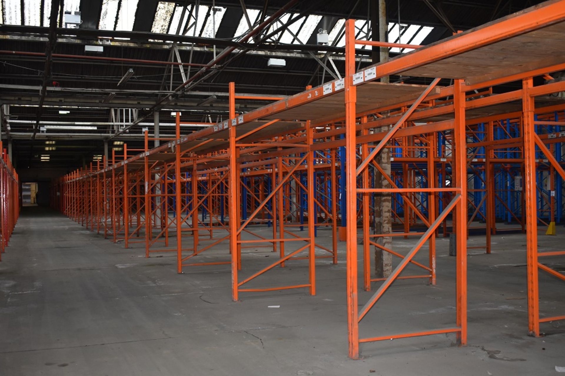 20 X BAYS OF 3 MTR HIGH BOLTLESS PALLET RACKING CONSISTING OF 40 BEAMS 21 X FRAMES - Image 2 of 3