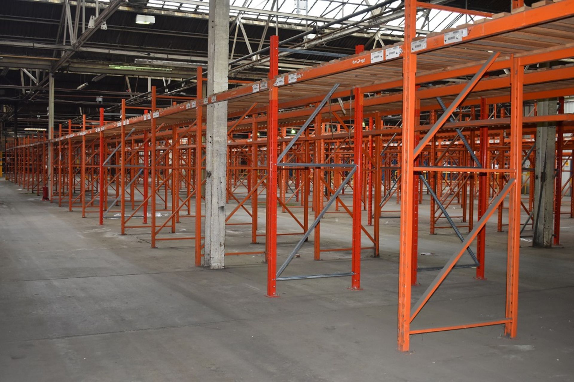 21 X BAYS OF 3 MTR HIGH BOLTLESS PALLET RACKING CONSISTING OF 43 BEAMS 23 X FRAMES - Image 2 of 3