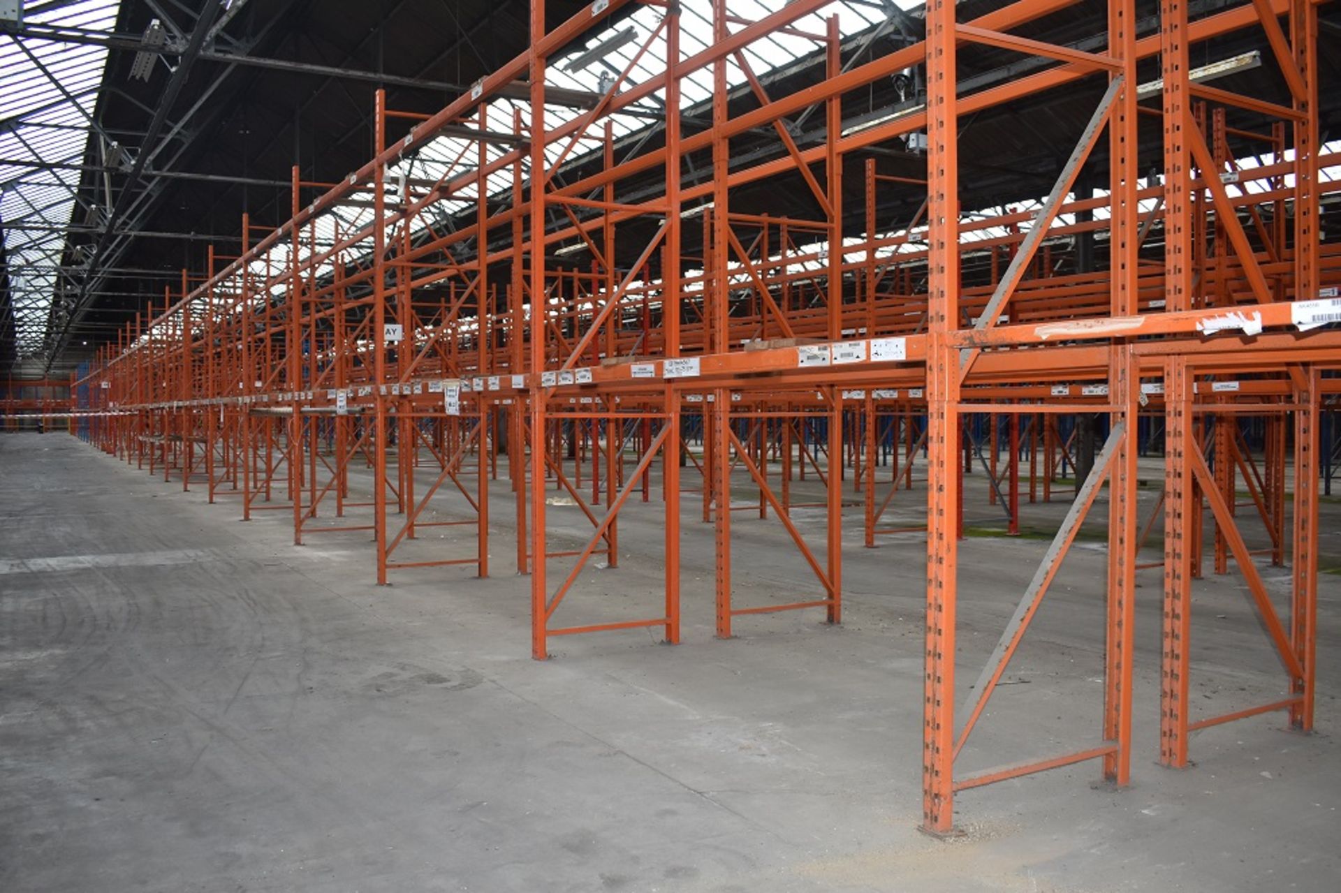 14 X BAYS OF 3 MTR HIGH BOLTLESS PALLET RACKING CONSISTING OF 60 BEAMS 15 X FRAMES - Image 2 of 3