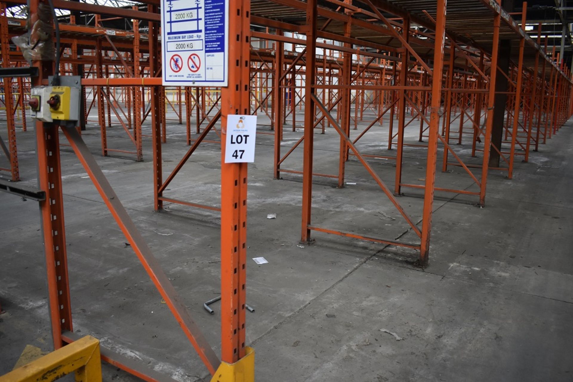 23 X BAYS OF 3 MTR HIGH BOLTLESS PALLET RACKING CONSISTING OF 47 BEAMS 24 X FRAMES