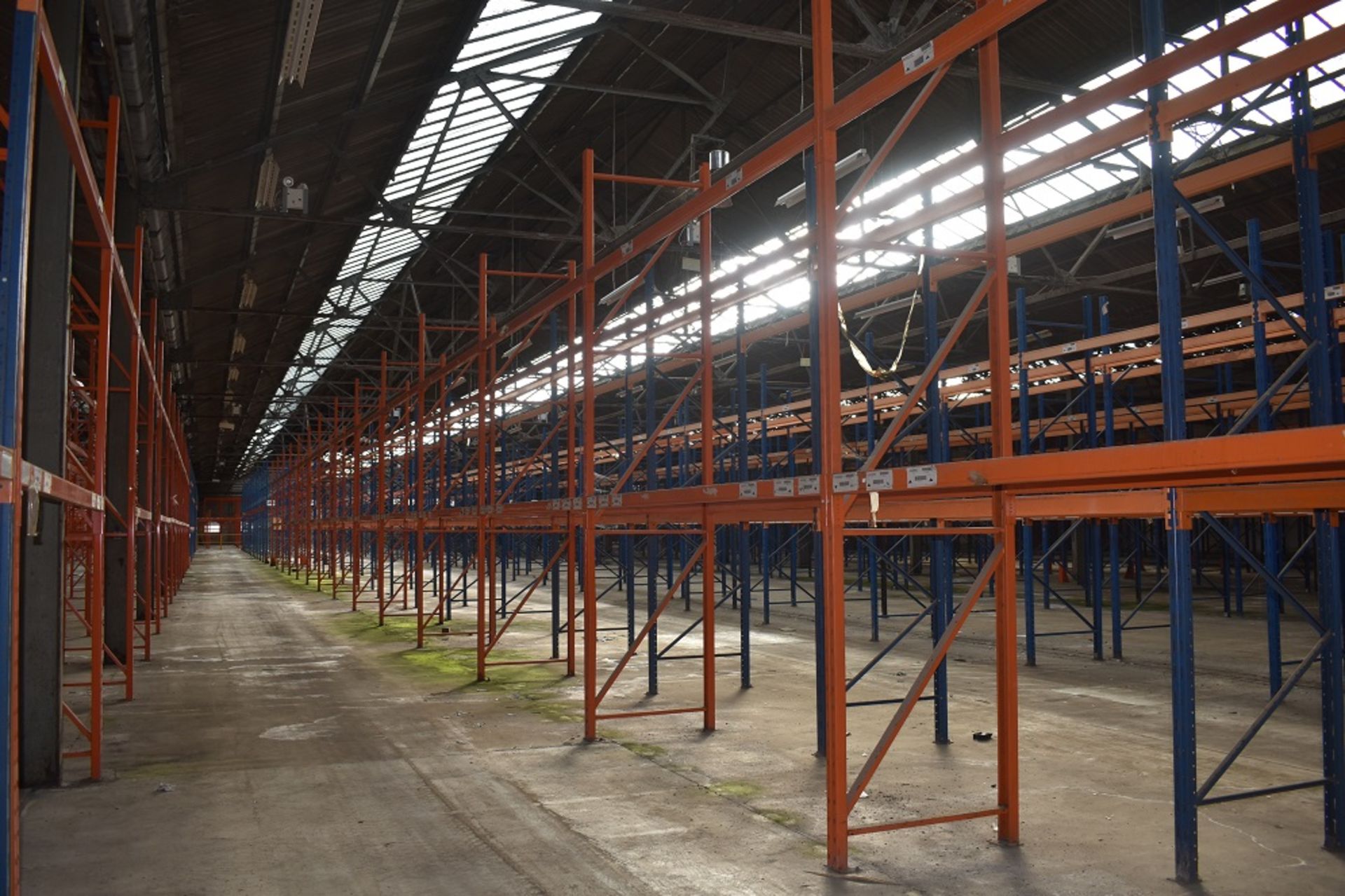 14 X BAYS OF 3 MTR HIGH BOLTLESS PALLET RACKING CONSISTING OF 56 BEAMS 15 X FRAMES - Image 2 of 3