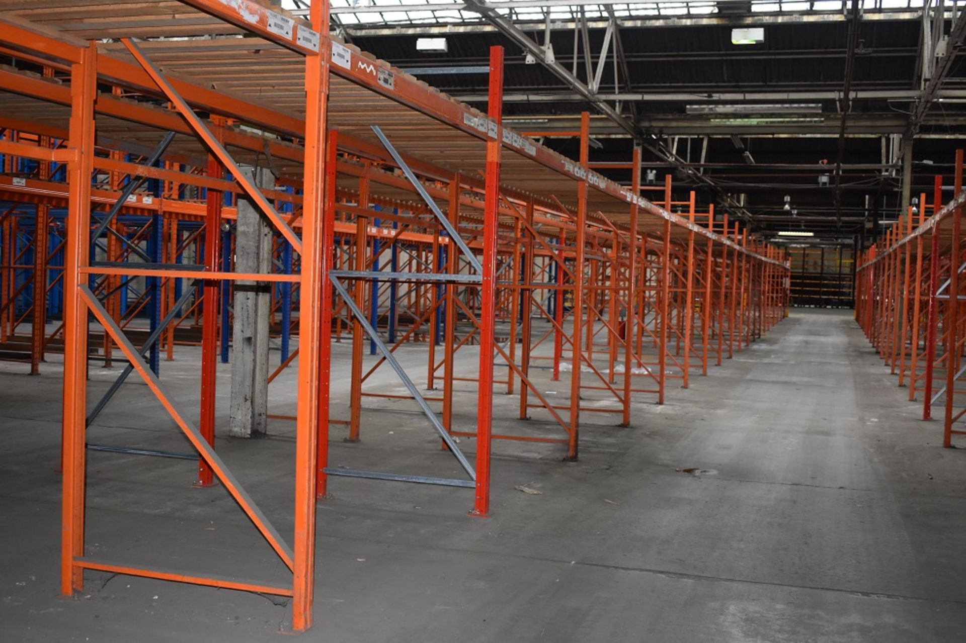 20 X BAYS OF 3 MTR HIGH BOLTLESS PALLET RACKING CONSISTING OF 40 BEAMS 21 X FRAMES - Image 3 of 3