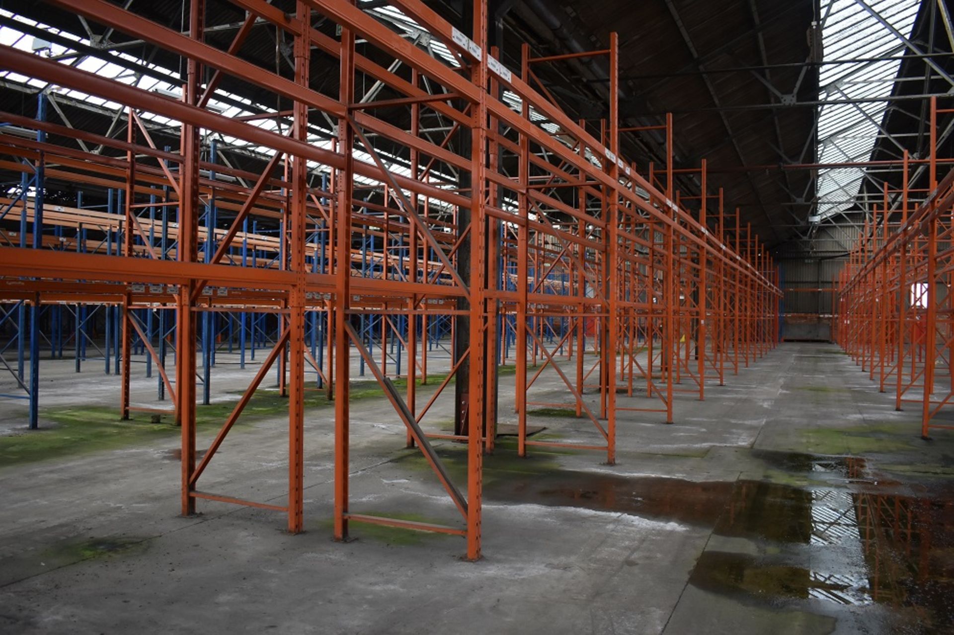 15 X BAYS OF 3 MTR HIGH BOLTLESS PALLET RACKING CONSISTING OF 62 BEAMS 16 X FRAMES - Image 2 of 3