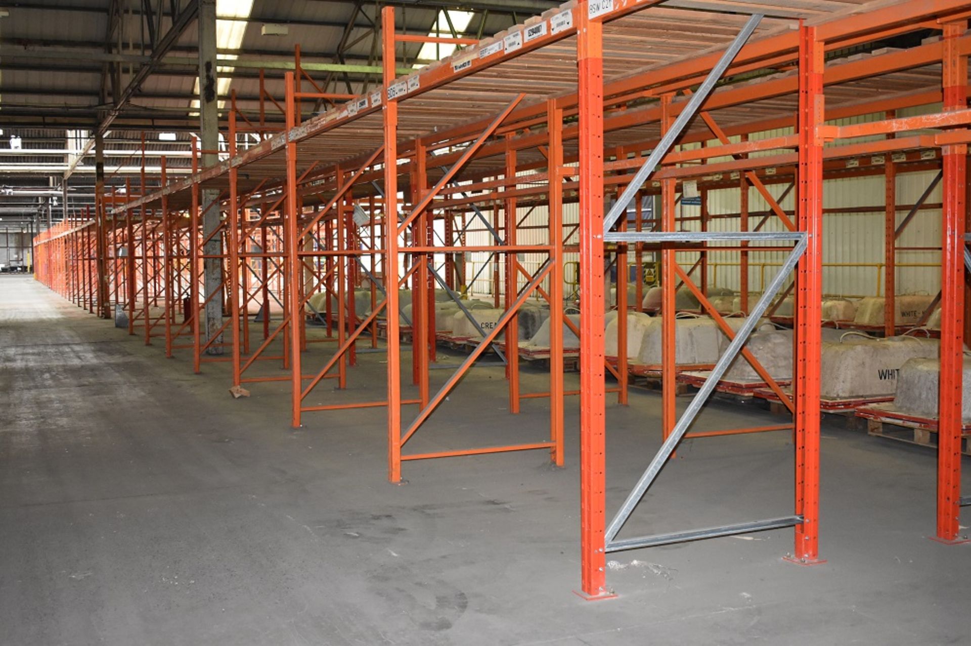 9 X BAYS OF 3 MTR HIGH BOLTLESS PALLET RACKING CONSISTING OF 18 BEAMS 10 X FRAMES - Image 2 of 2