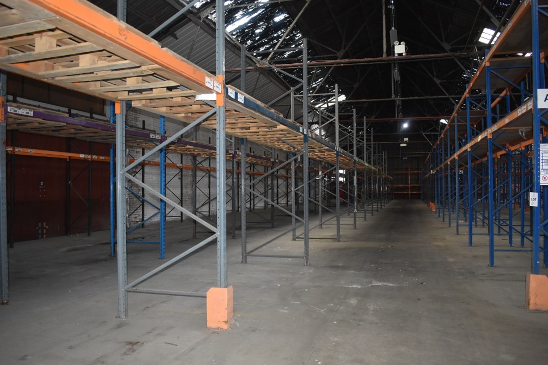 14 X BAYS OF 3 MTR HIGH BOLTLESS PALLET RACKING CONSISTING OF 28 BEAMS 15 X FRAMES - Image 2 of 2