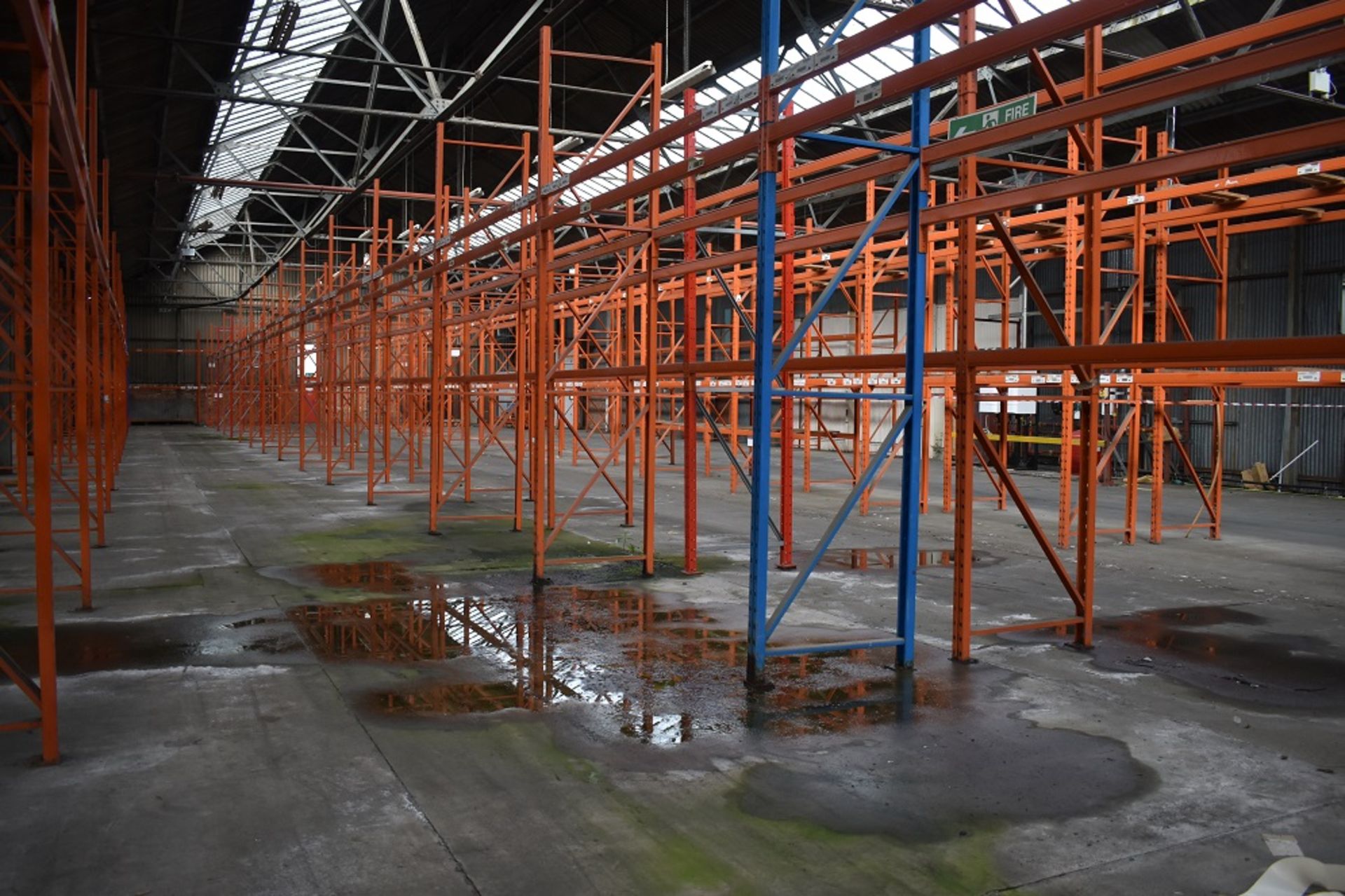 15 X BAYS OF 3 MTR HIGH BOLTLESS PALLET RACKING CONSISTING OF 60 BEAMS 16 X FRAMES - Image 2 of 3